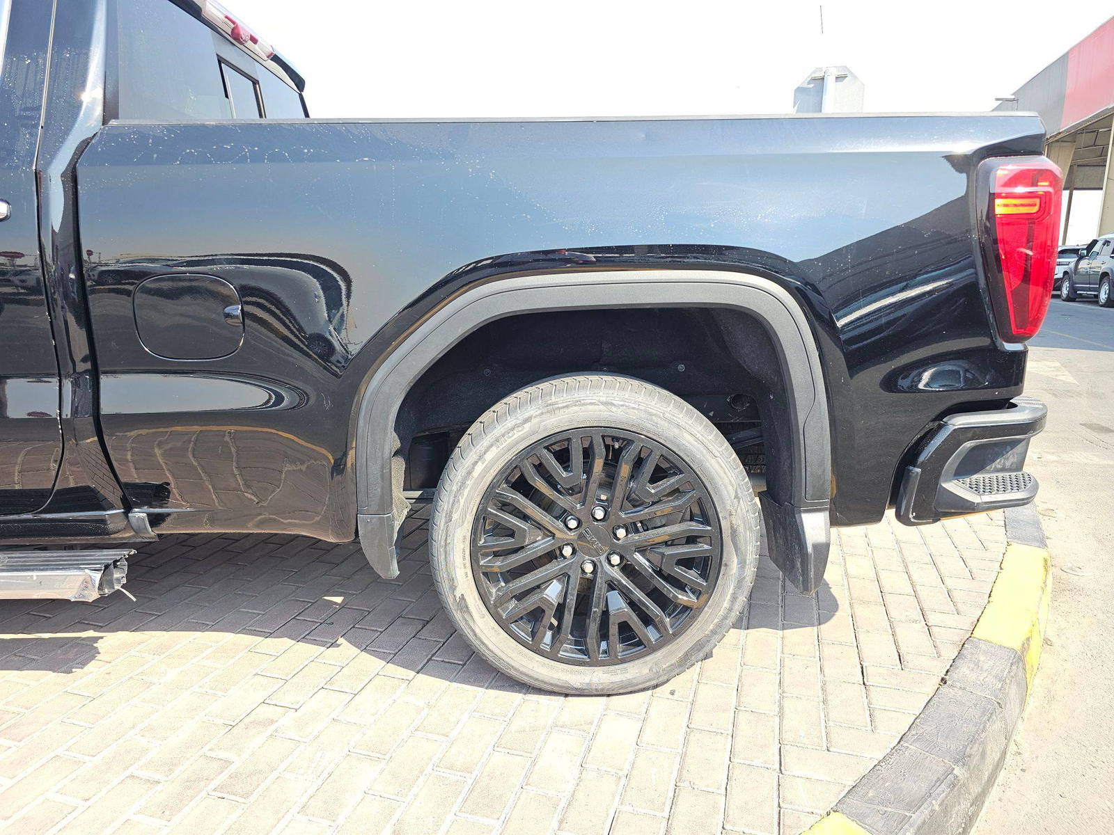 2022 GMC SIERRA — 72959 KM — Lot LXNZ541416 — Souq - Marhaba Auctions Used Cars - Image 11