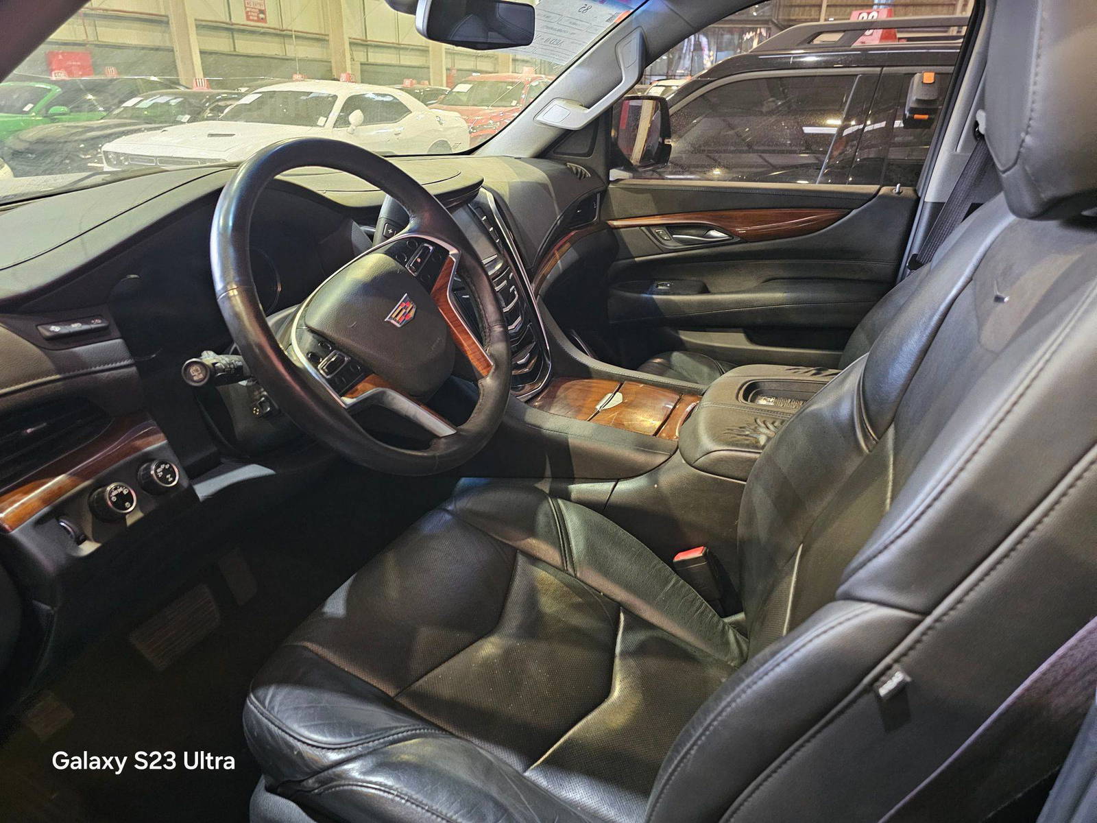 2017 CADILLAC ESCALADE — 149695 Miles — Lot HR305721 — Main - Marhaba Auctions Used Cars - Image 8