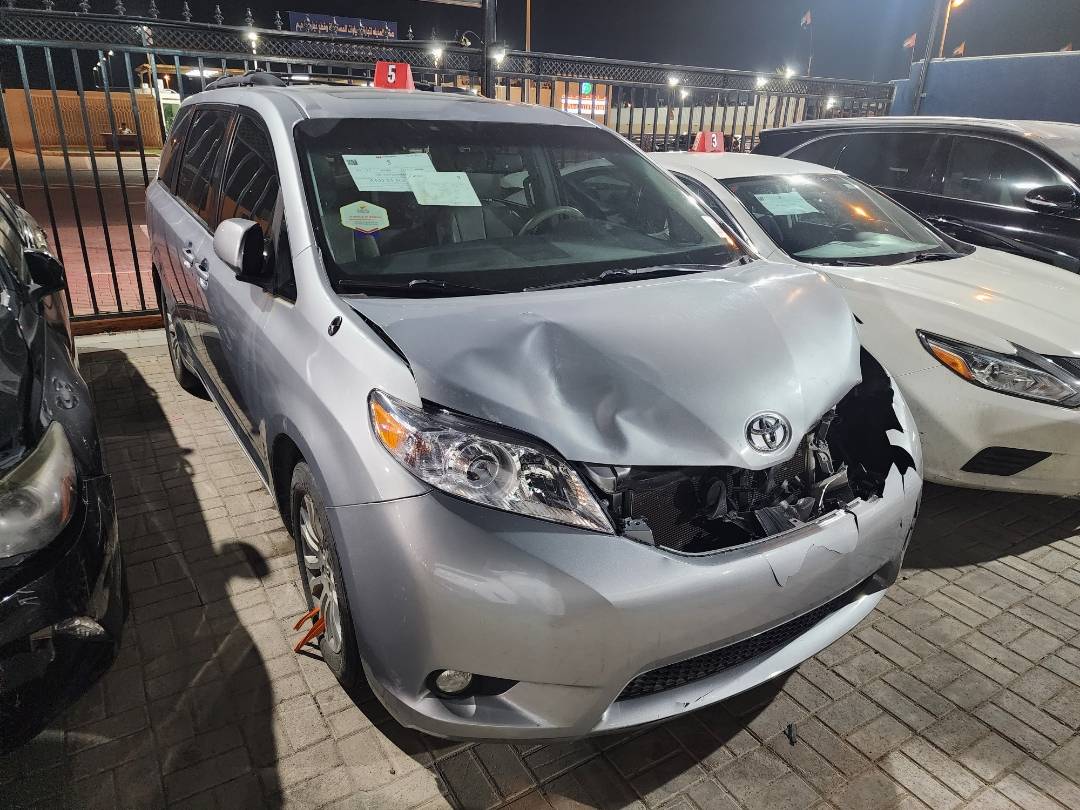 TOYOTA SIENNA