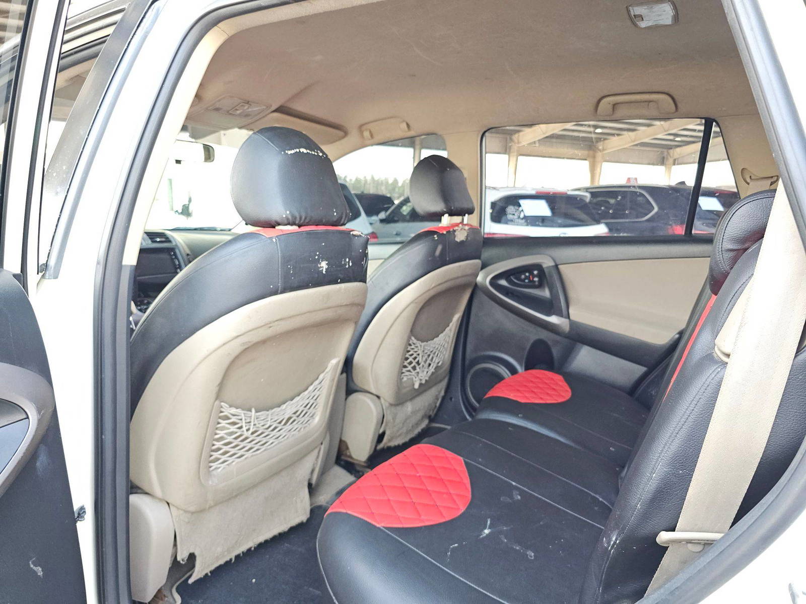 2008 TOYOTA RAV4 — 526850 KM — Lot 31VX85137681 — Souq - Marhaba Auctions Used Cars - Image 6