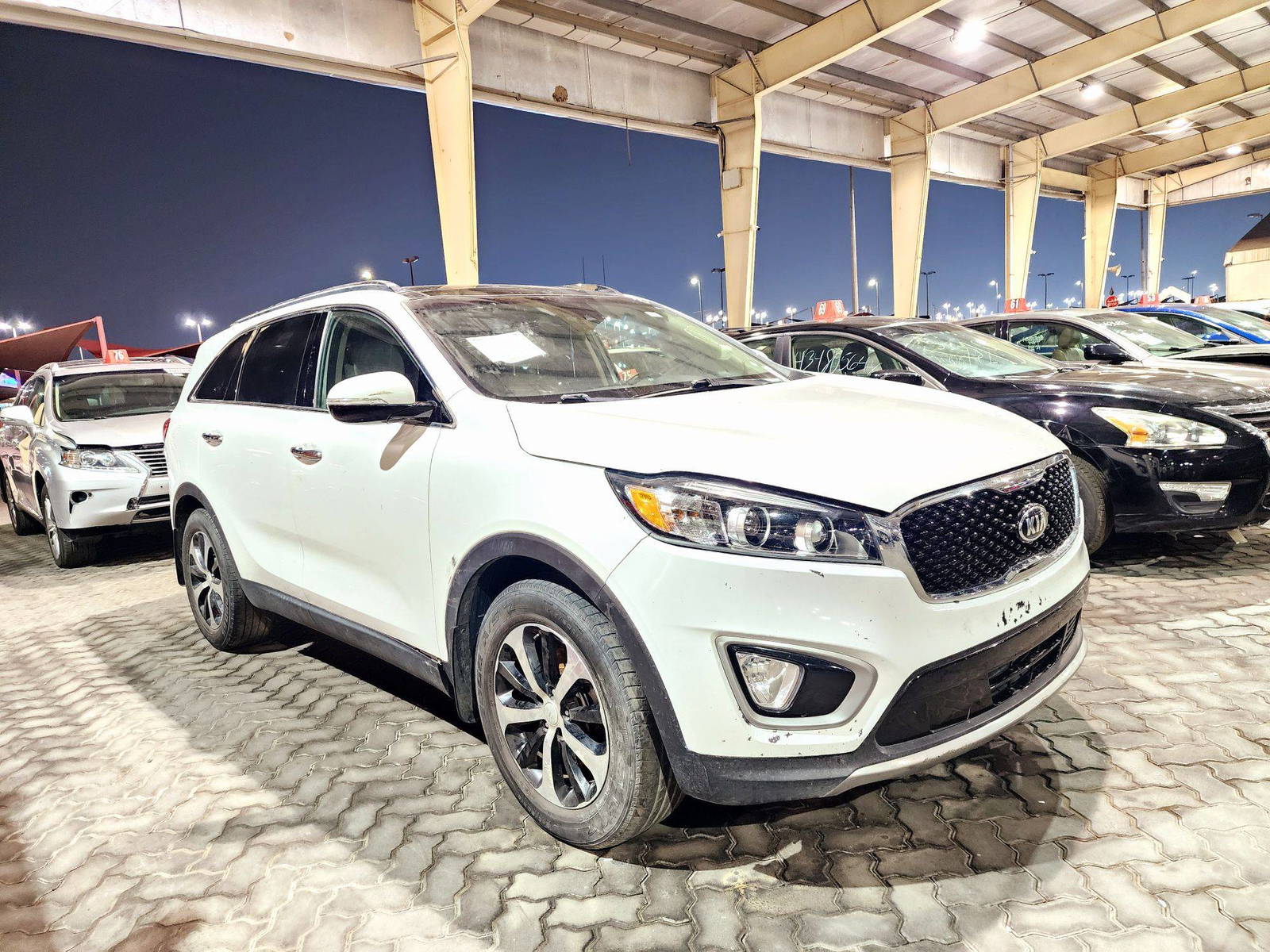 2018 KIA SORENTO — 140054 Miles — Lot 99288 — Souq - Marhaba Auctions Used Cars - Image 4