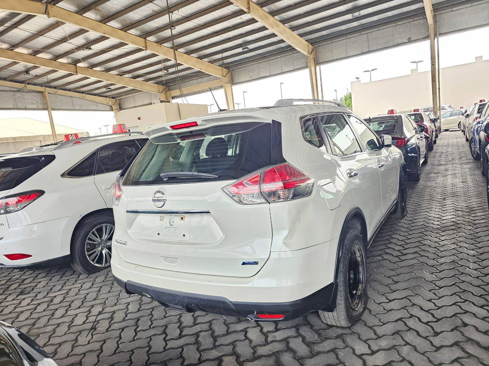 2015 NISSAN ROGUE — 177868 KM — Lot 12204166 — Souq - Marhaba Auctions Used Cars - Image 3