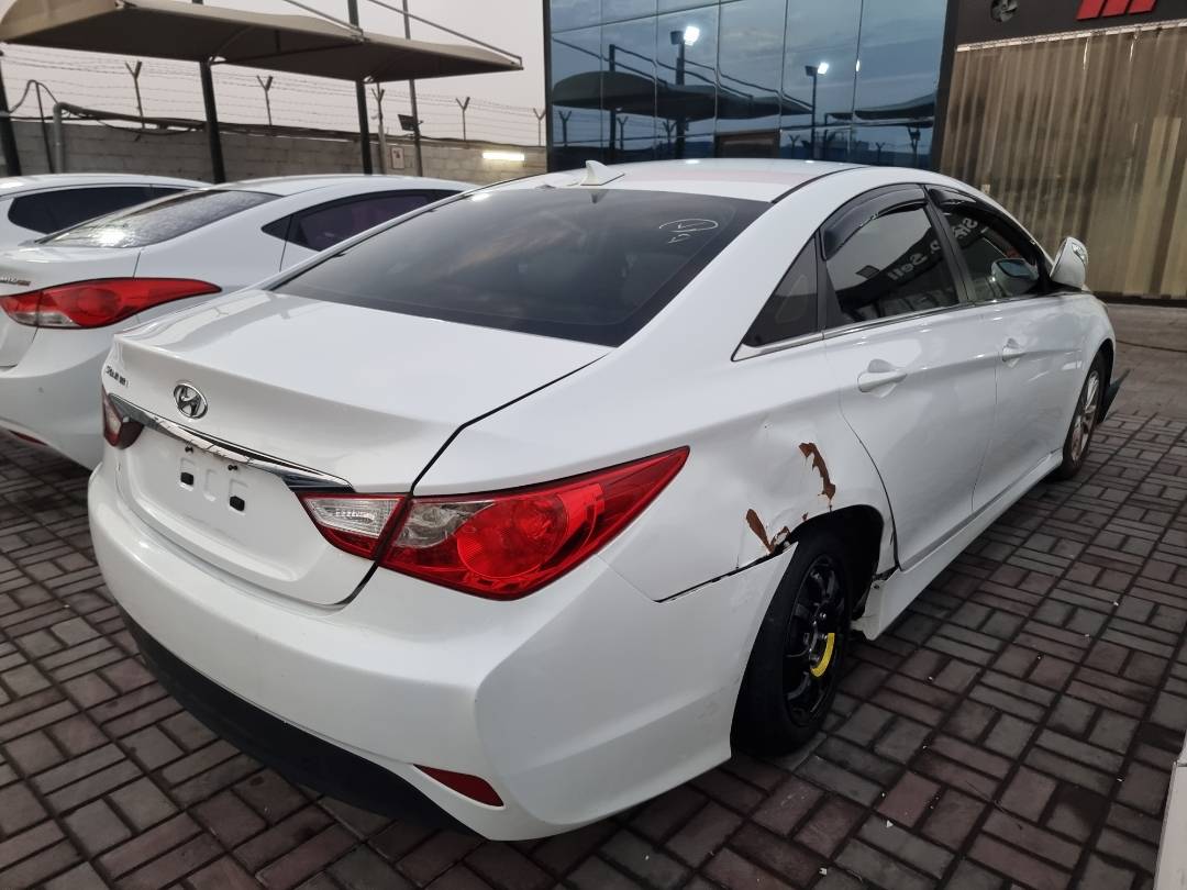 2014 HYUNDAI SONATA — 170439 Miles — Lot 125487 — Ind. 12 - Marhaba Auctions Used Cars - Image 4