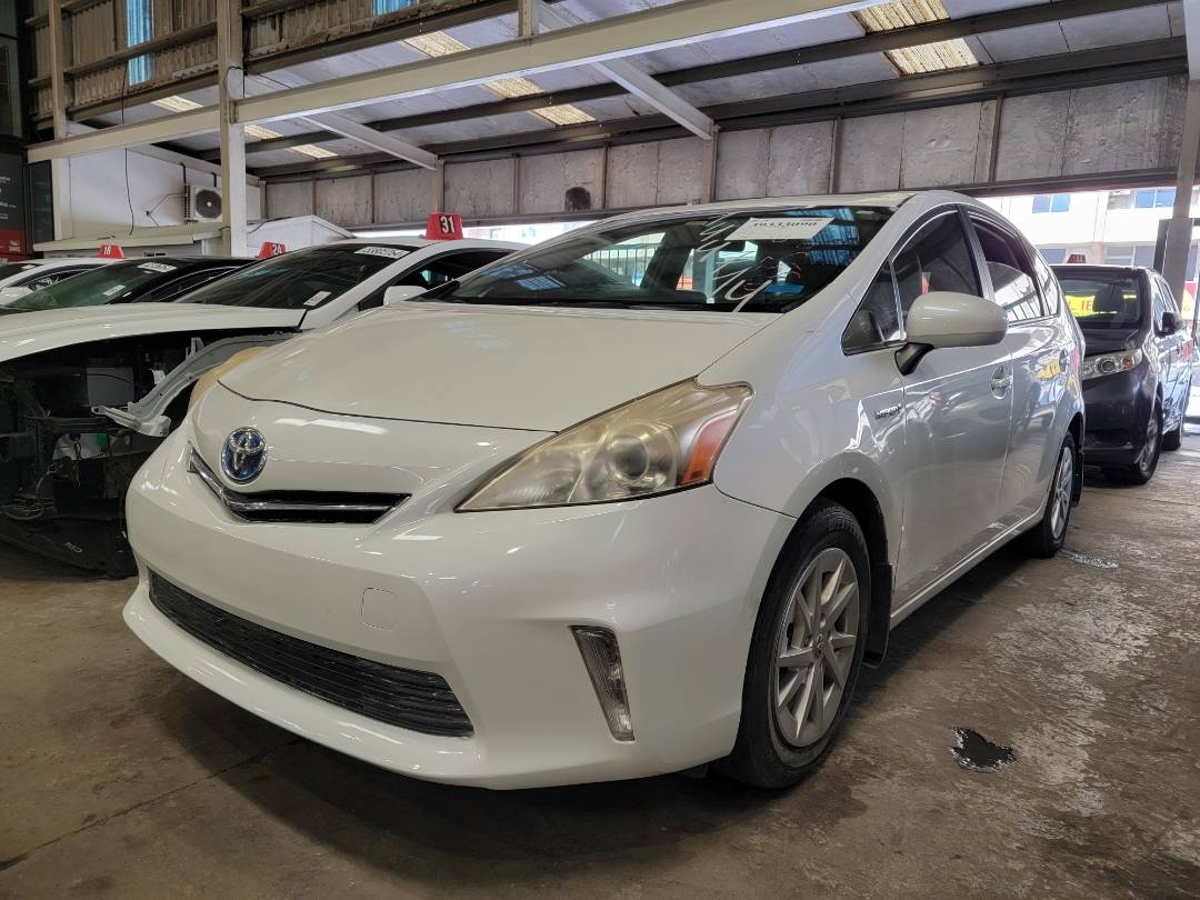 2012 TOYOTA PRIUS — 246 530 Miles — Lot UXC3144714 — Main - Marhaba Auctions Used Cars - Image 5