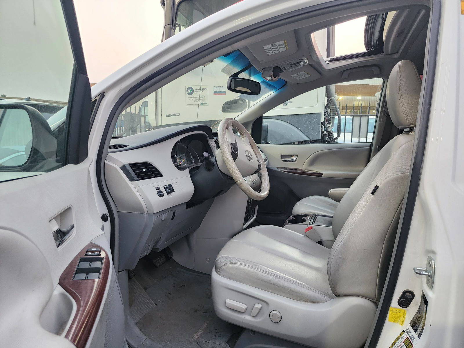 2012 TOYOTA SIENNA — 233153 Miles — Lot C6CS227925 — Al Quoz - Marhaba Auctions Used Cars - Image 10