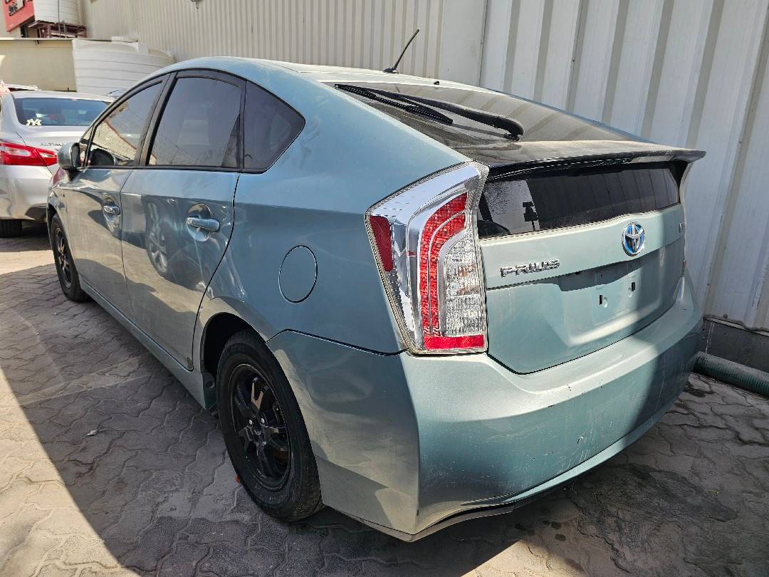 TOYOTA PRIUS