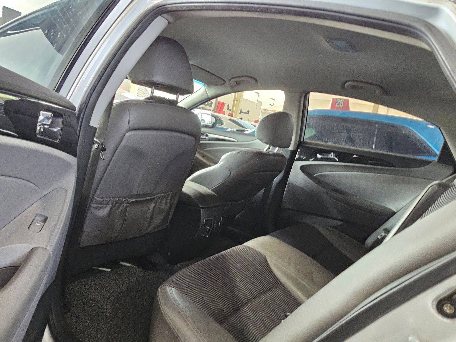 2011 HYUNDAI SONATA — 182712 KM — Lot A178546 — Souq - Marhaba Auctions Used Cars - Image 7