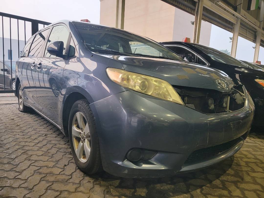 2014 TOYOTA SIENNA — 175605 Miles — Lot DC3ES413477 — Main - Marhaba Auctions Used Cars - Image 4