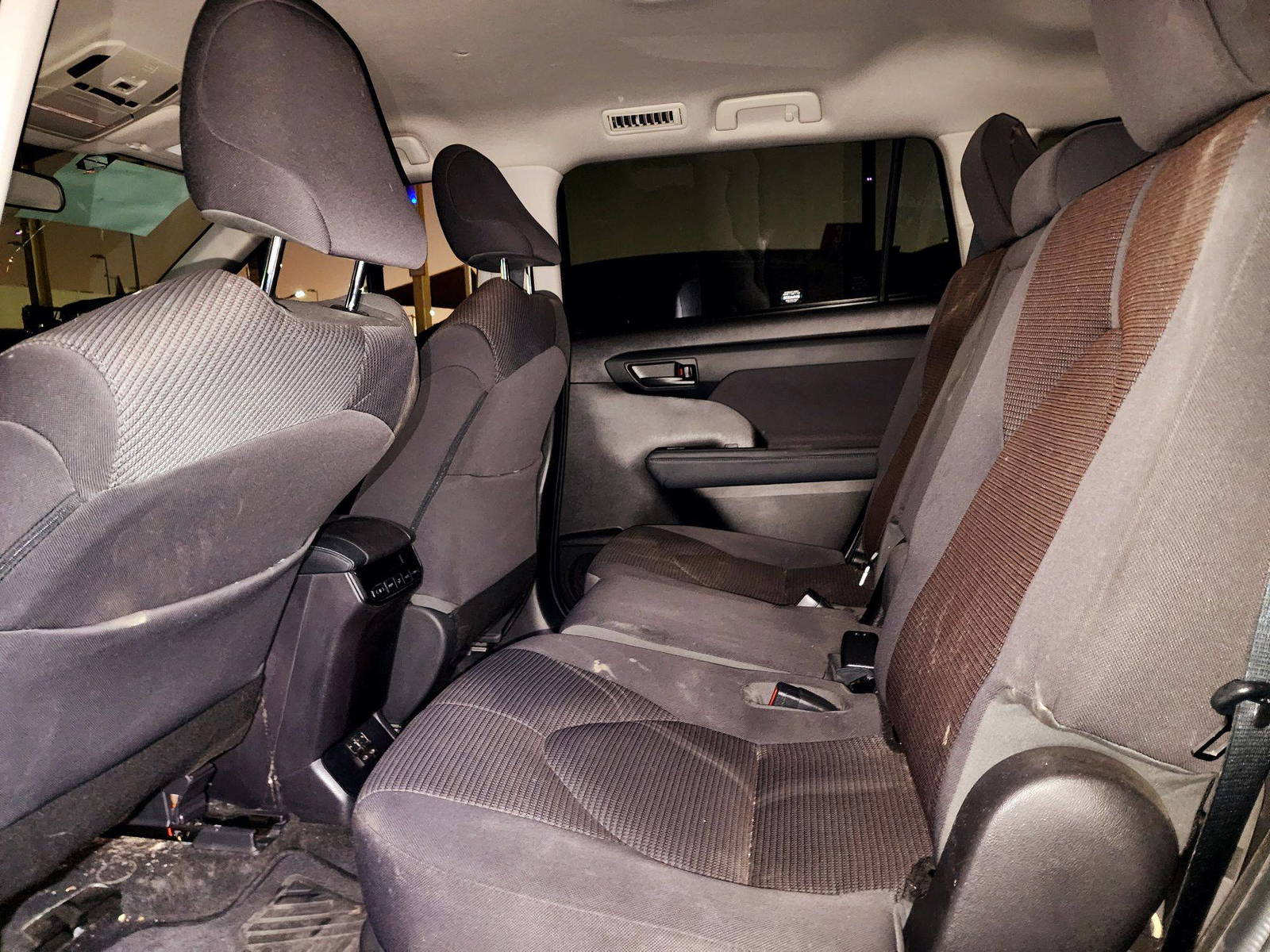 2022 TOYOTA HIGHLANDER — 36684 Miles — Lot 1NS104443 — Souq - Marhaba Auctions Used Cars - Image 6