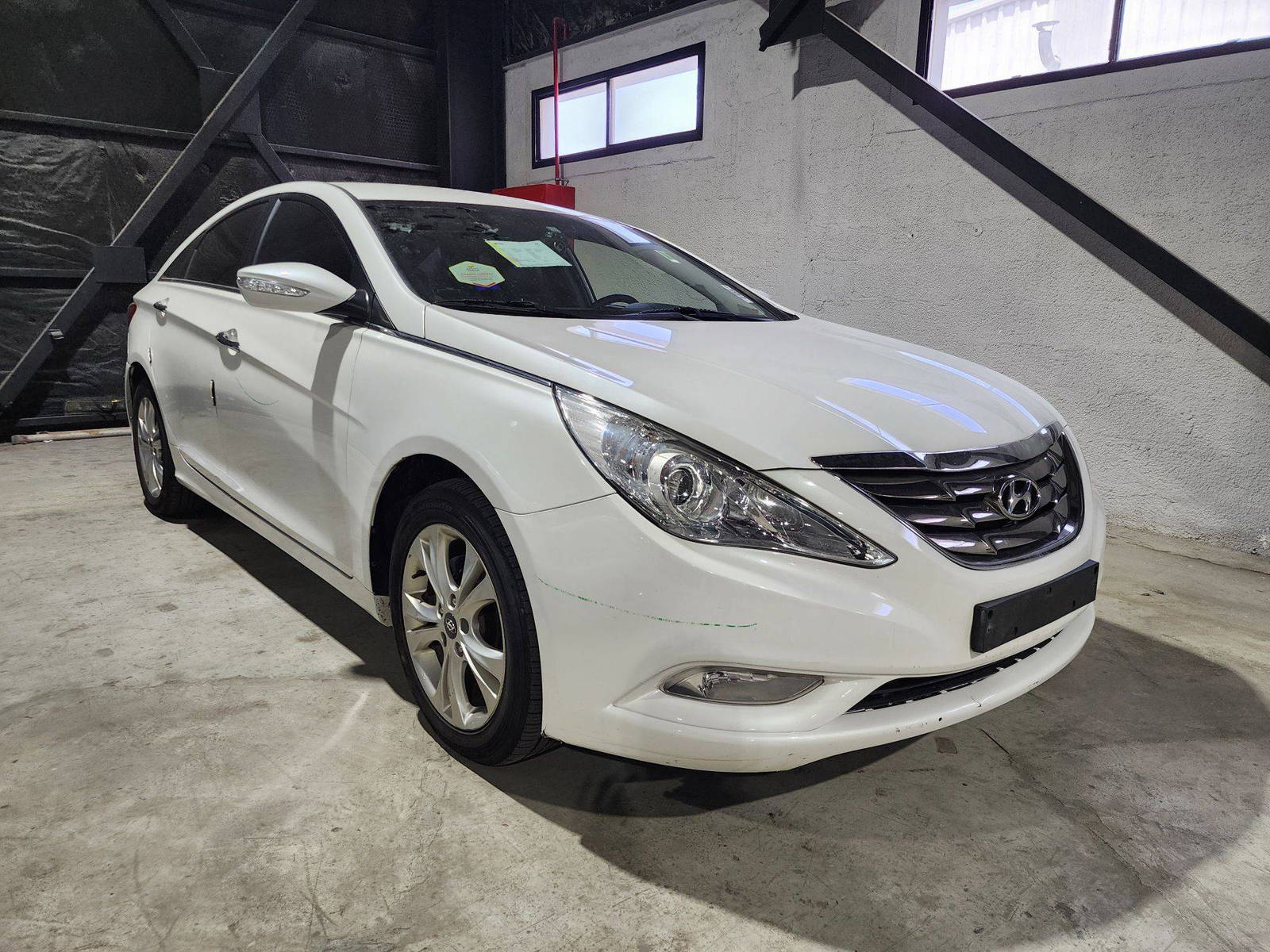 2010 HYUNDAI SONATA — 141651 KM — Lot 124578 — Al Quoz - Marhaba Auctions Used Cars - Image 3
