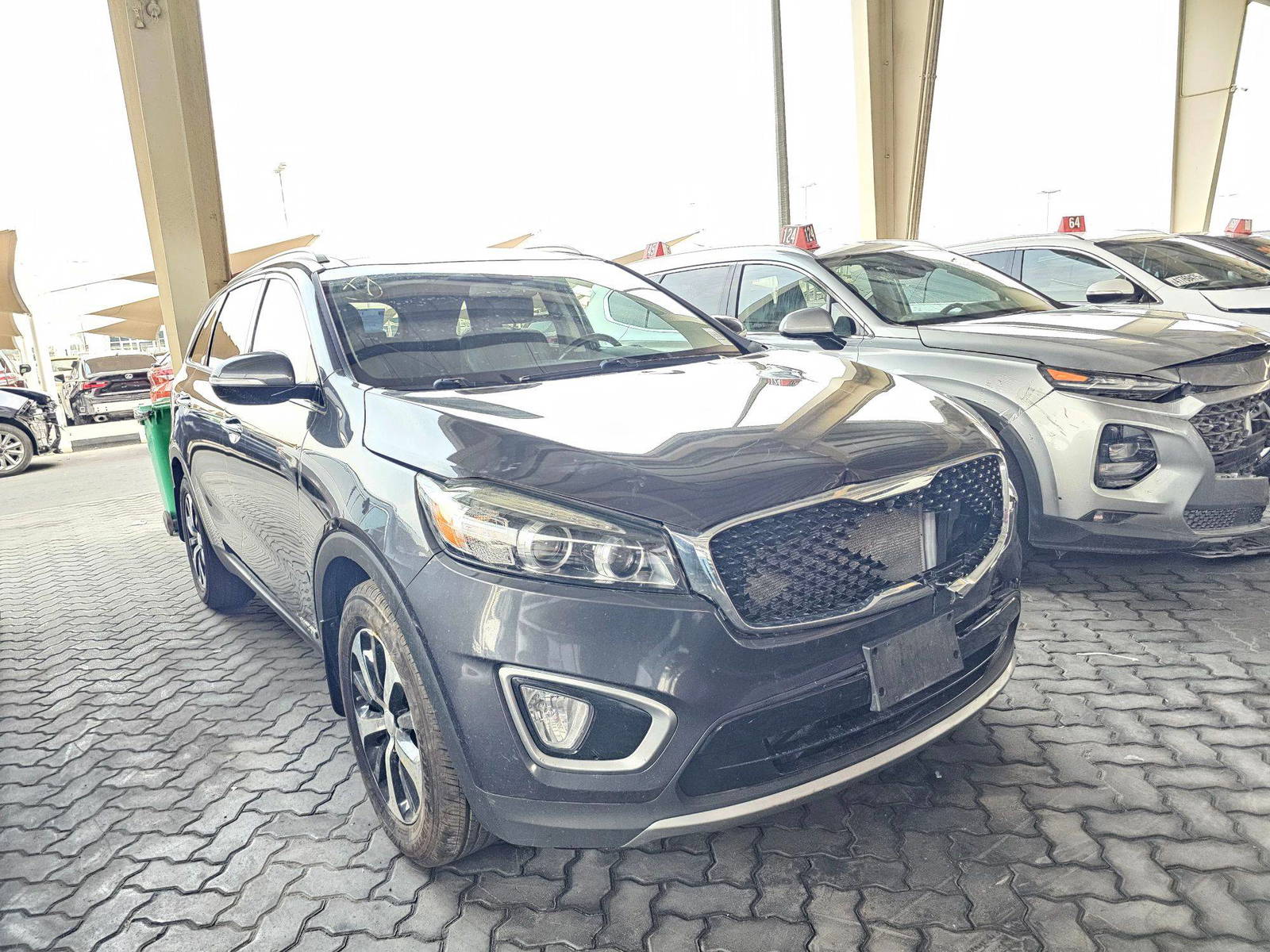 2017 KIA SORENTO — 202181 KM — Lot 42596475 — Souq - Marhaba Auctions Used Cars - Image 4