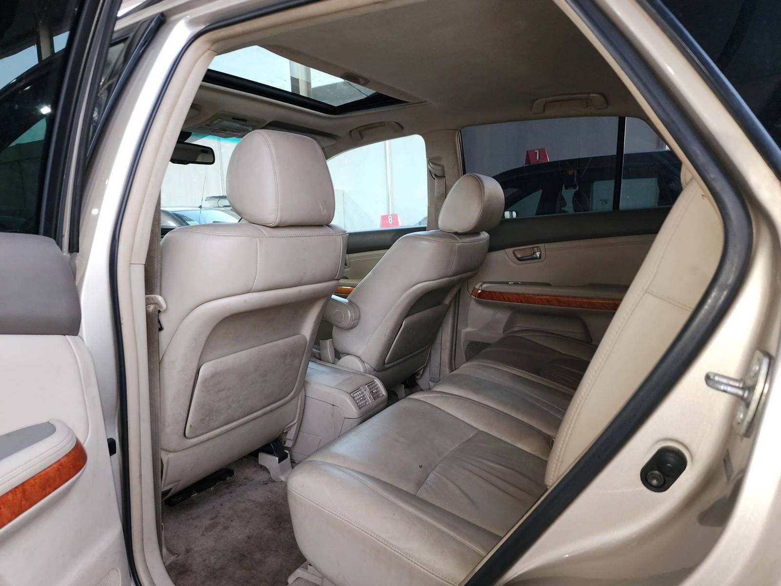 2007 LEXUS RX 350 — 319861 Miles — Lot 60023473 — Souq - Marhaba Auctions Used Cars - Image 6