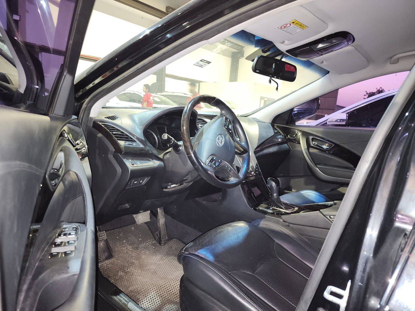 2012 HYUNDAI GRANDEUR — 111588 KM — Lot 183511 — Al Quoz - Marhaba Auctions Used Cars - Image 10