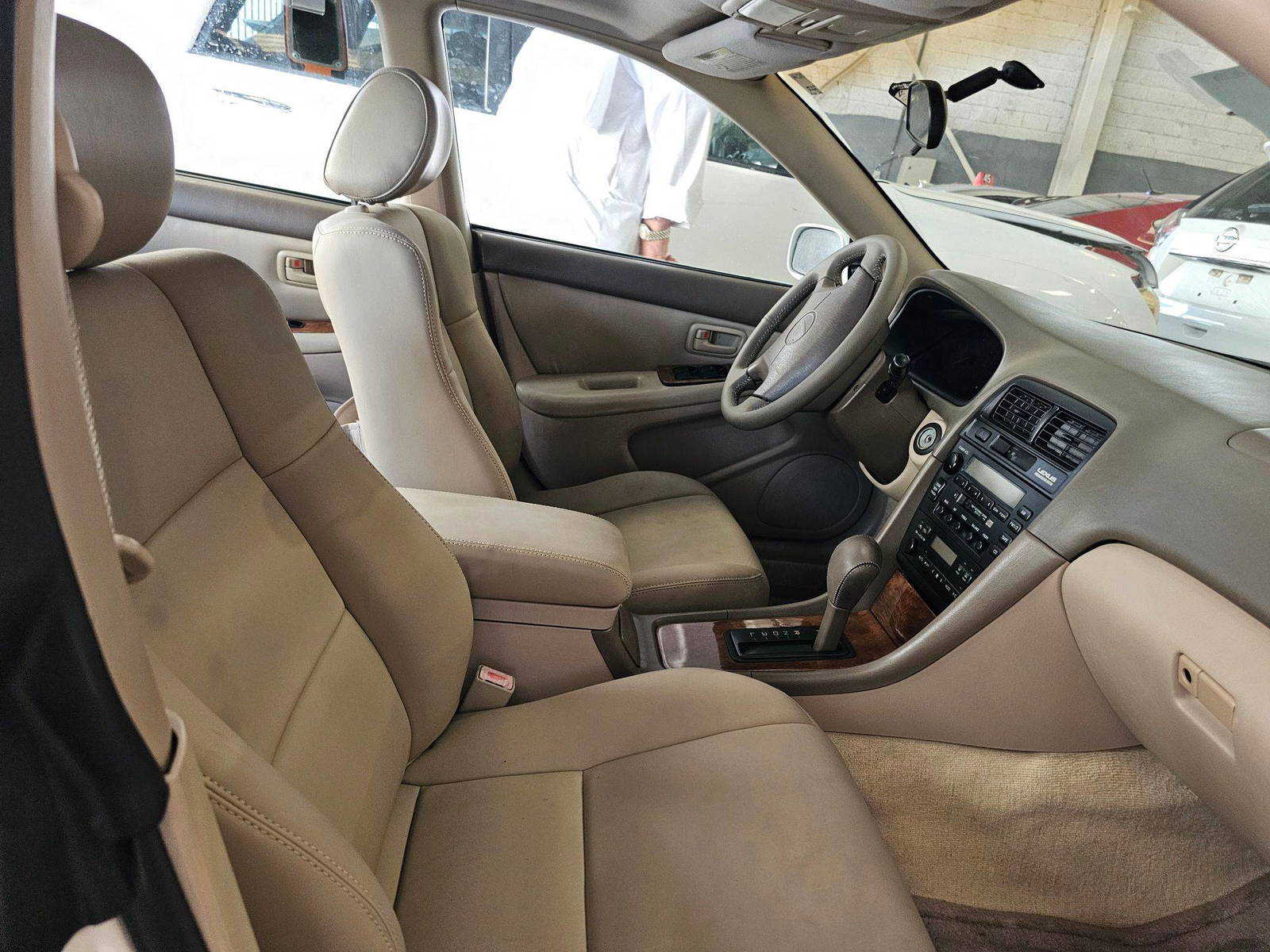 1997 LEXUS ES 300 — 209254 Miles — Lot 5003146 - Marhaba Auctions Used Cars - Image 9