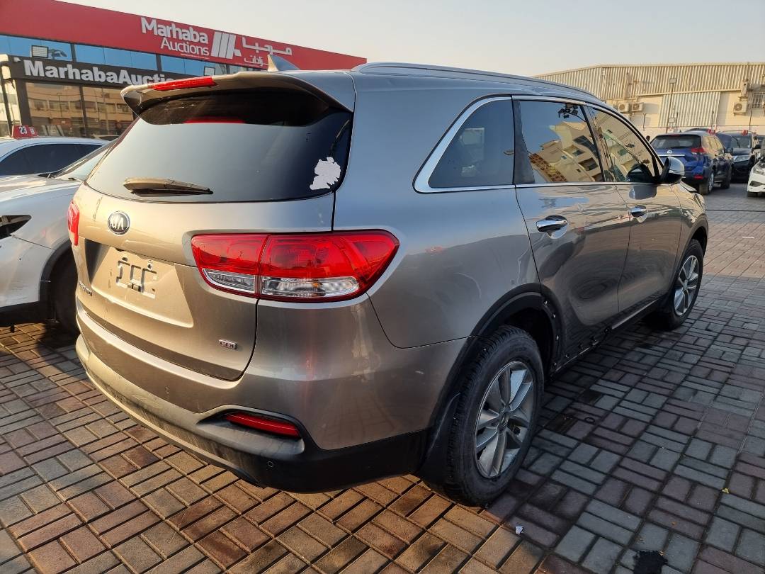 2018 KIA SORENTO — 126830 Miles — Lot 214578 — Souq - Marhaba Auctions Used Cars - Image 4