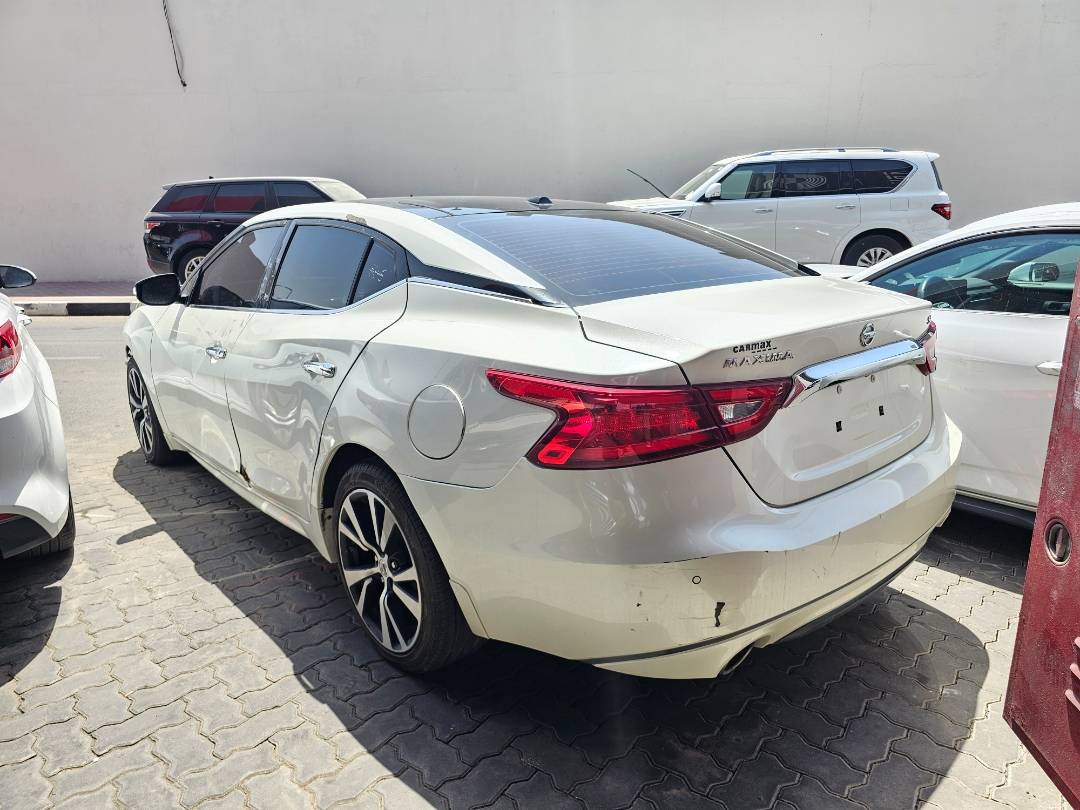 NISSAN MAXIMA