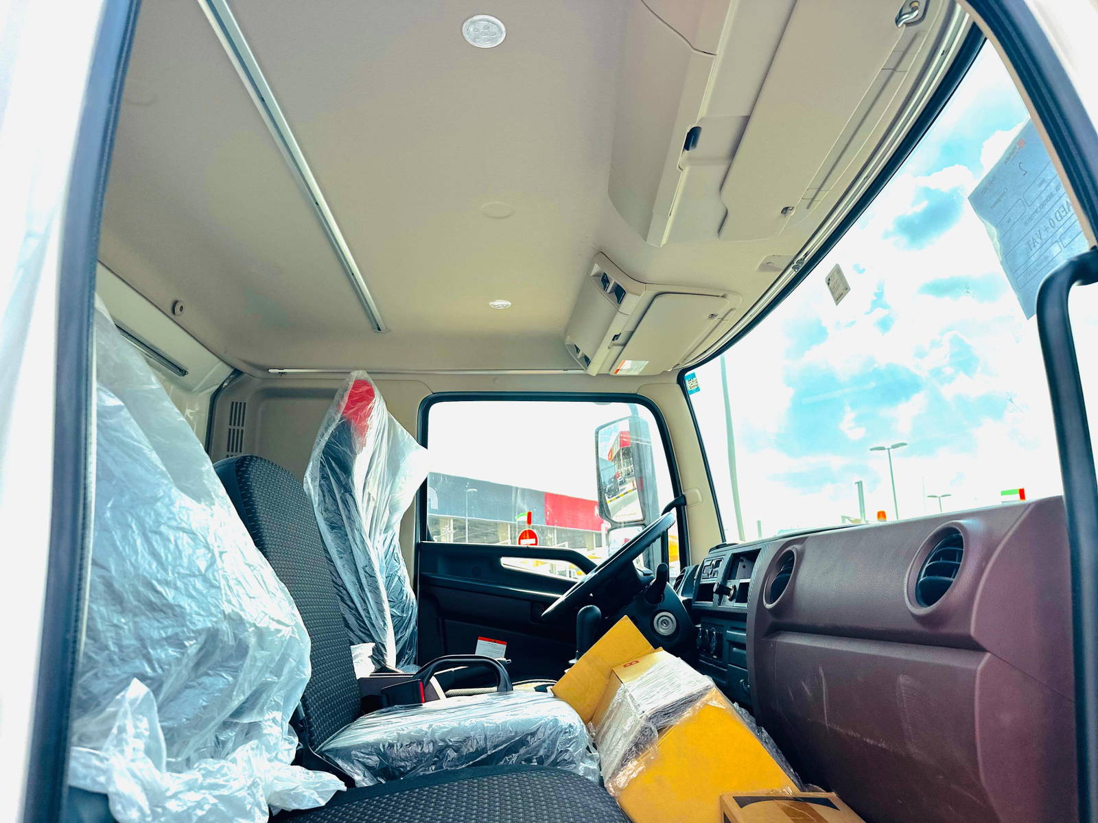 2023 HINO 500 — 312 KM — Lot JL7P7710339 — Souq - Marhaba Auctions Used Cars - Image 7