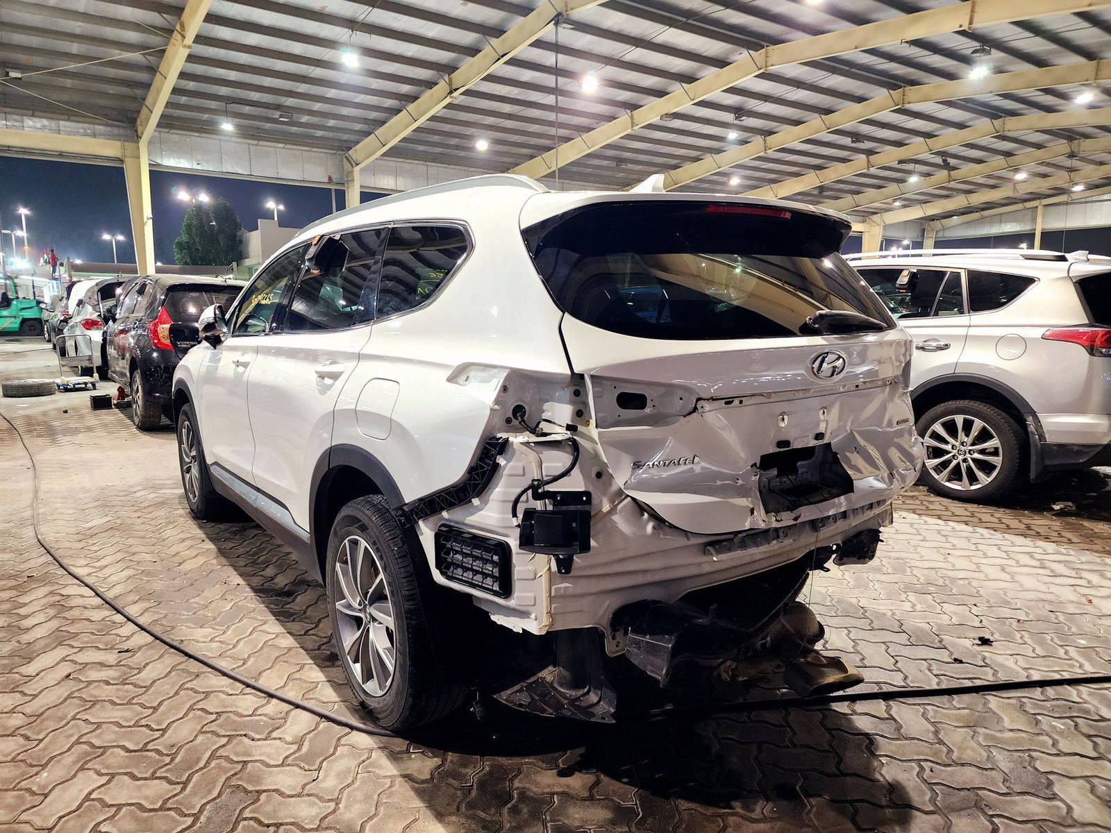 2019 HYUNDAI SANTA FE — 43721 KM — Lot 30046665 — Souq - Marhaba Auctions Used Cars - Image 5