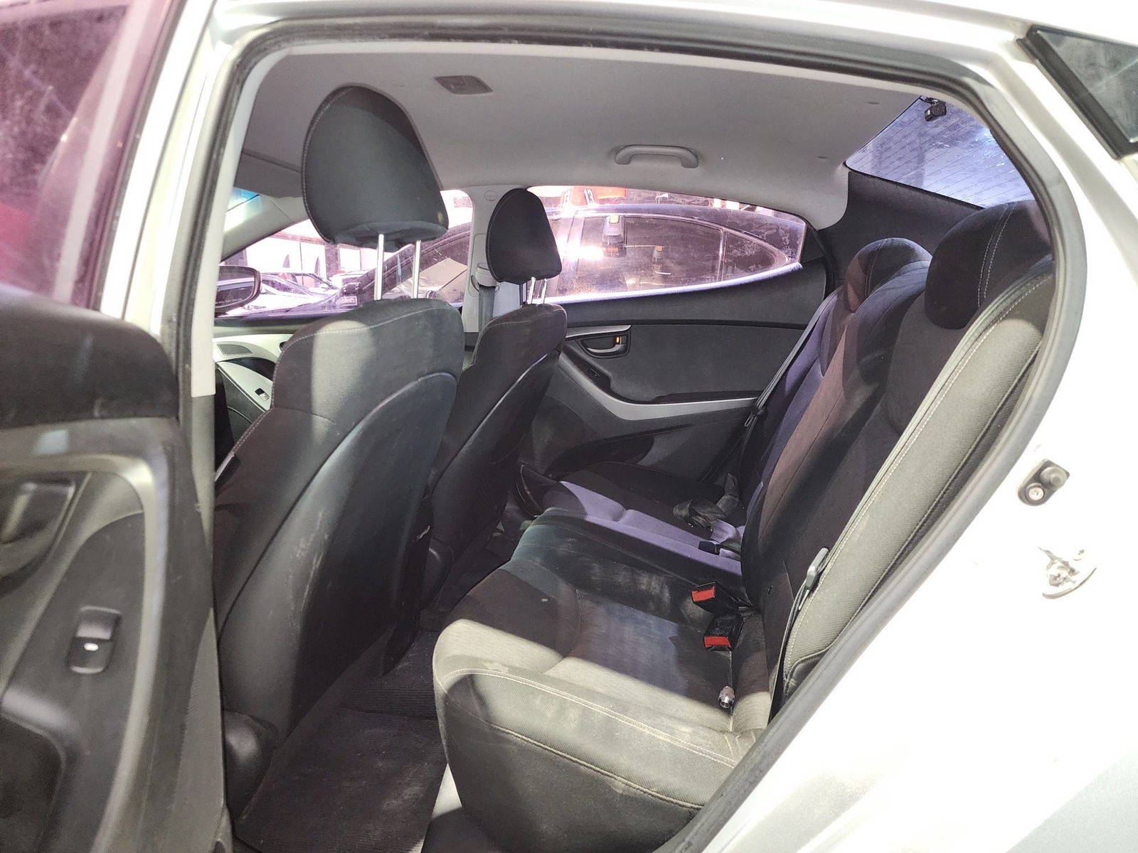 2011 HYUNDAI AVANTE — 184166 KM — Lot 004126 — Al Quoz - Marhaba Auctions Used Cars - Image 7