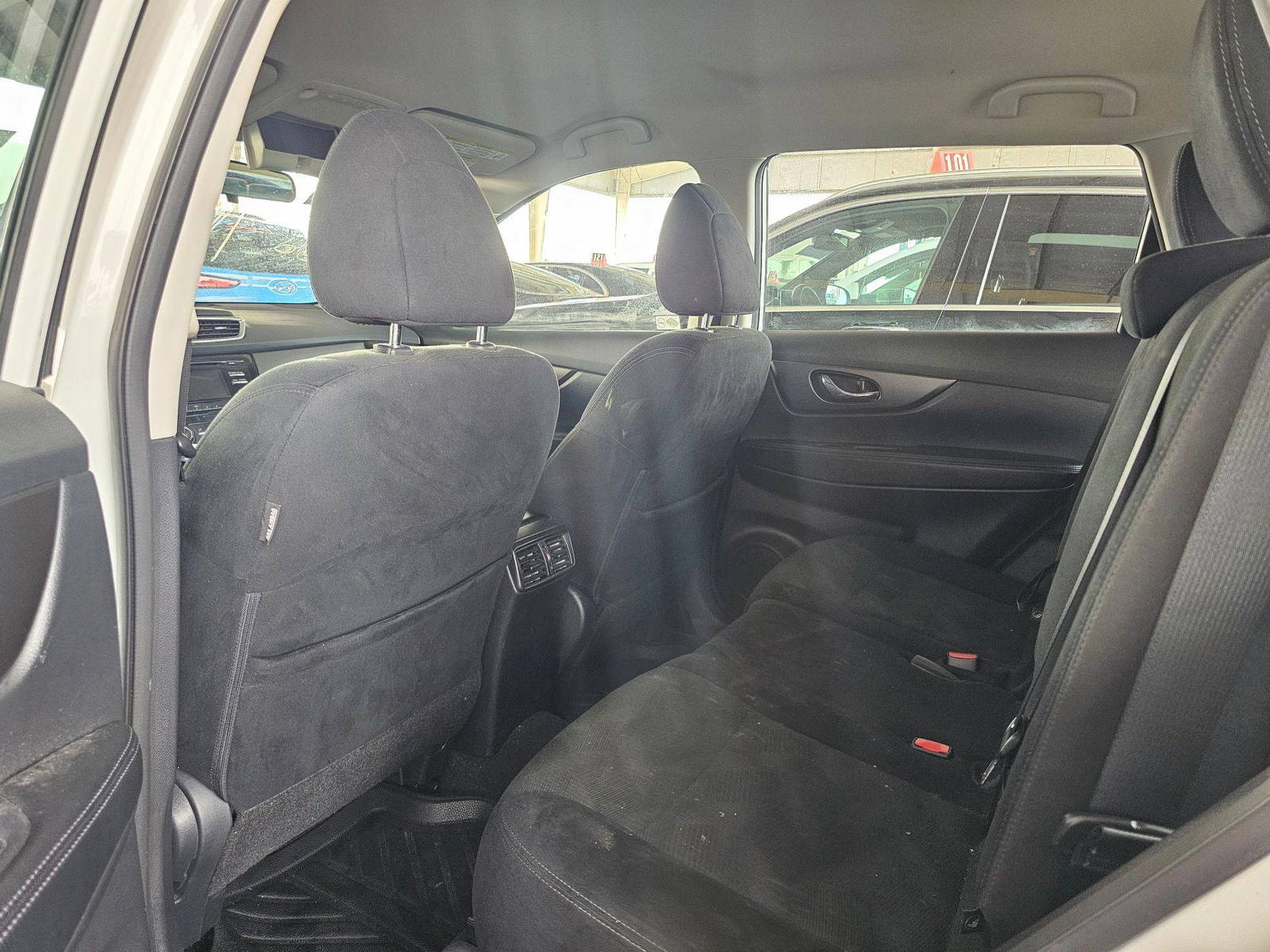 2015 NISSAN ROGUE — 177868 KM — Lot 12204166 — Souq - Marhaba Auctions Used Cars - Image 6