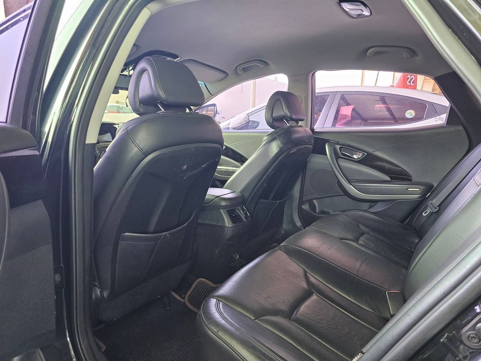 2012 HYUNDAI GRANDEUR — 152148 KM — Lot 211527 — Souq - Marhaba Auctions Used Cars - Image 6