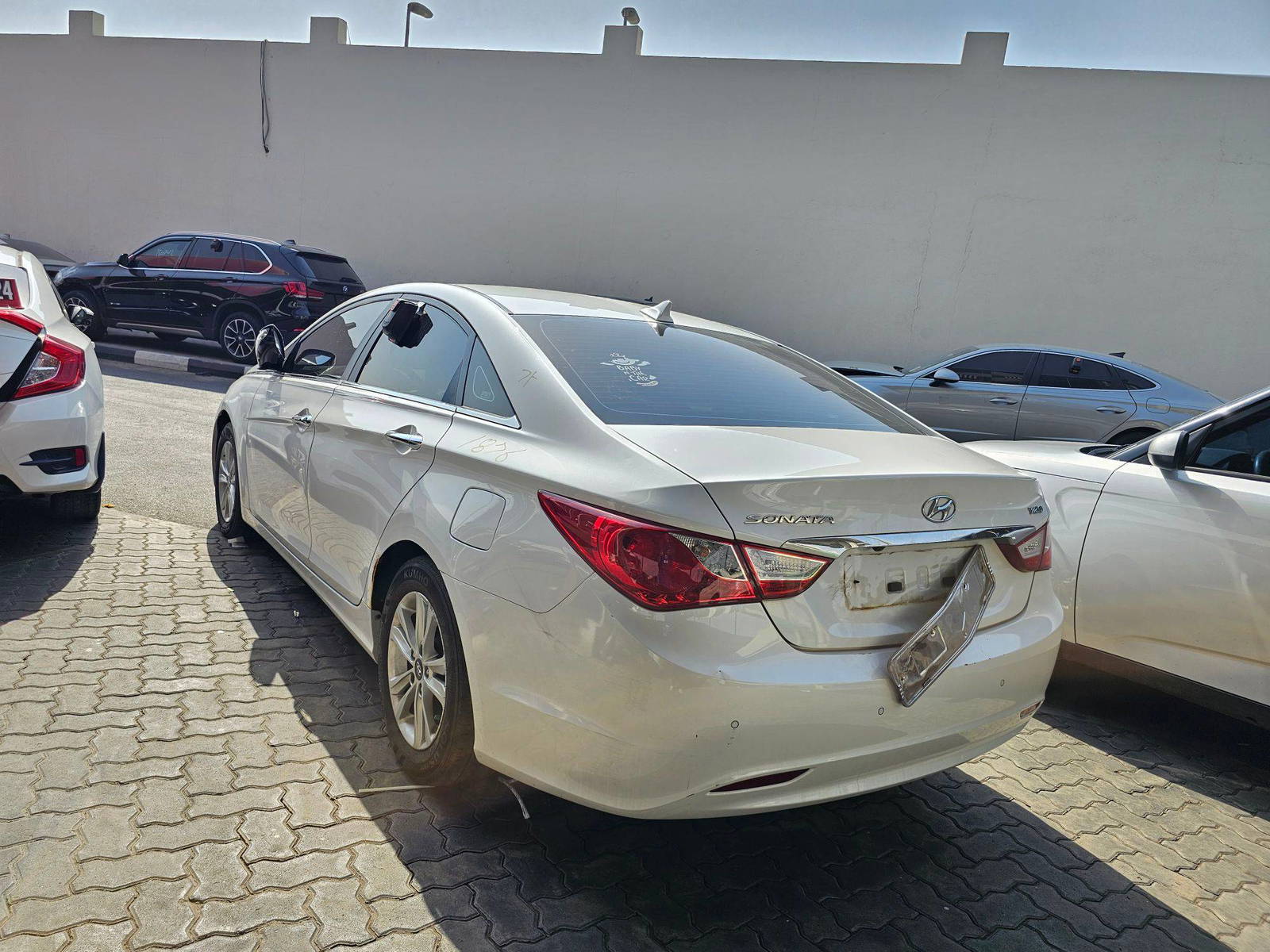 2010 HYUNDAI SONATA — 180336 KM — Lot 070824 — Souq - Marhaba Auctions Used Cars - Image 4
