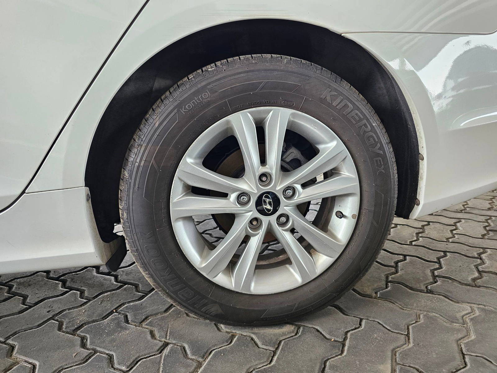 2011 HYUNDAI SONATA — 96446 KM — Lot 236326 — Souq - Marhaba Auctions Used Cars - Image 11
