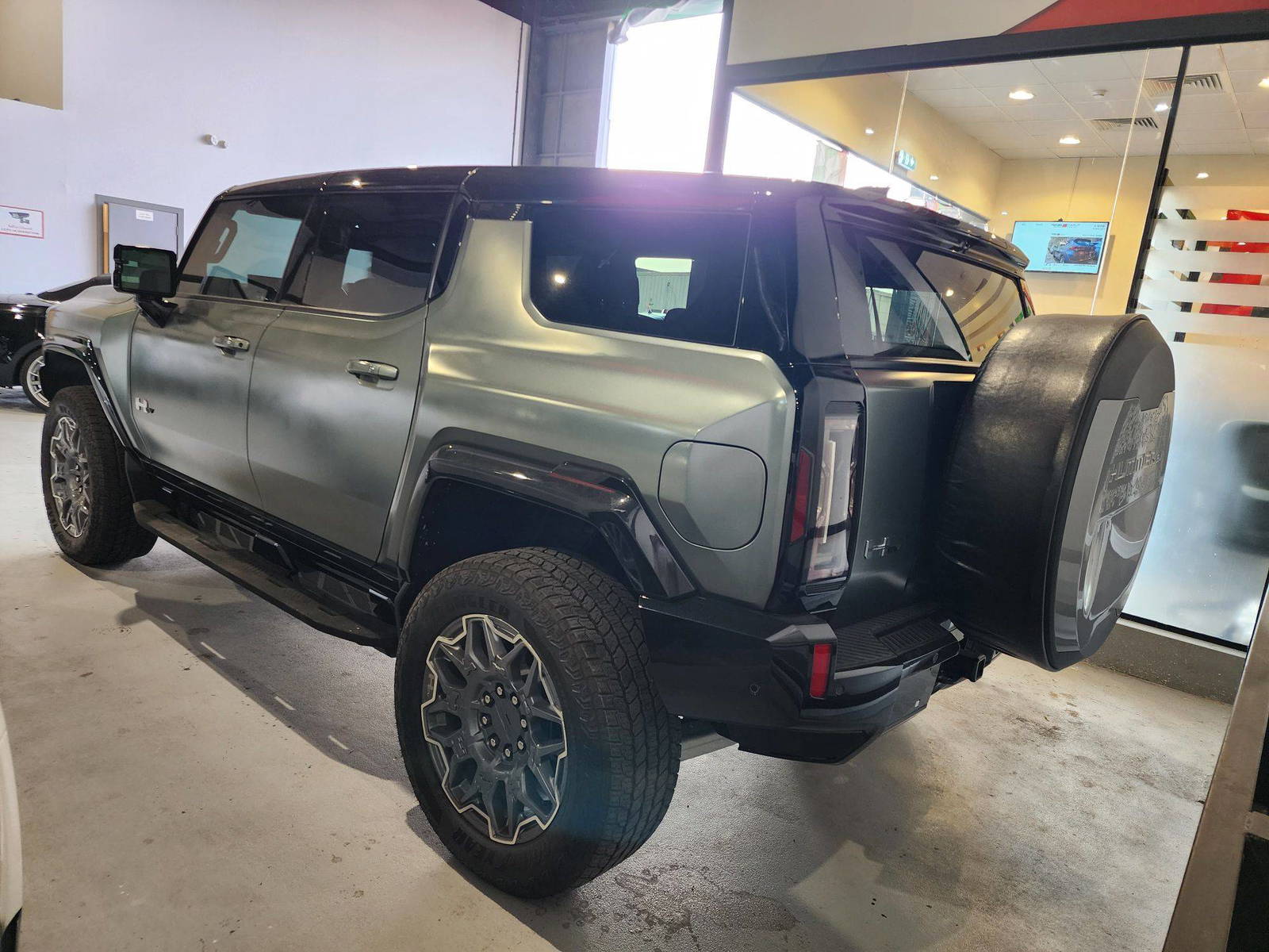 2024 GMC HUMMER EV SUV — 978 Miles — Lot 00514 — Main - Marhaba Auctions Used Cars - Image 5