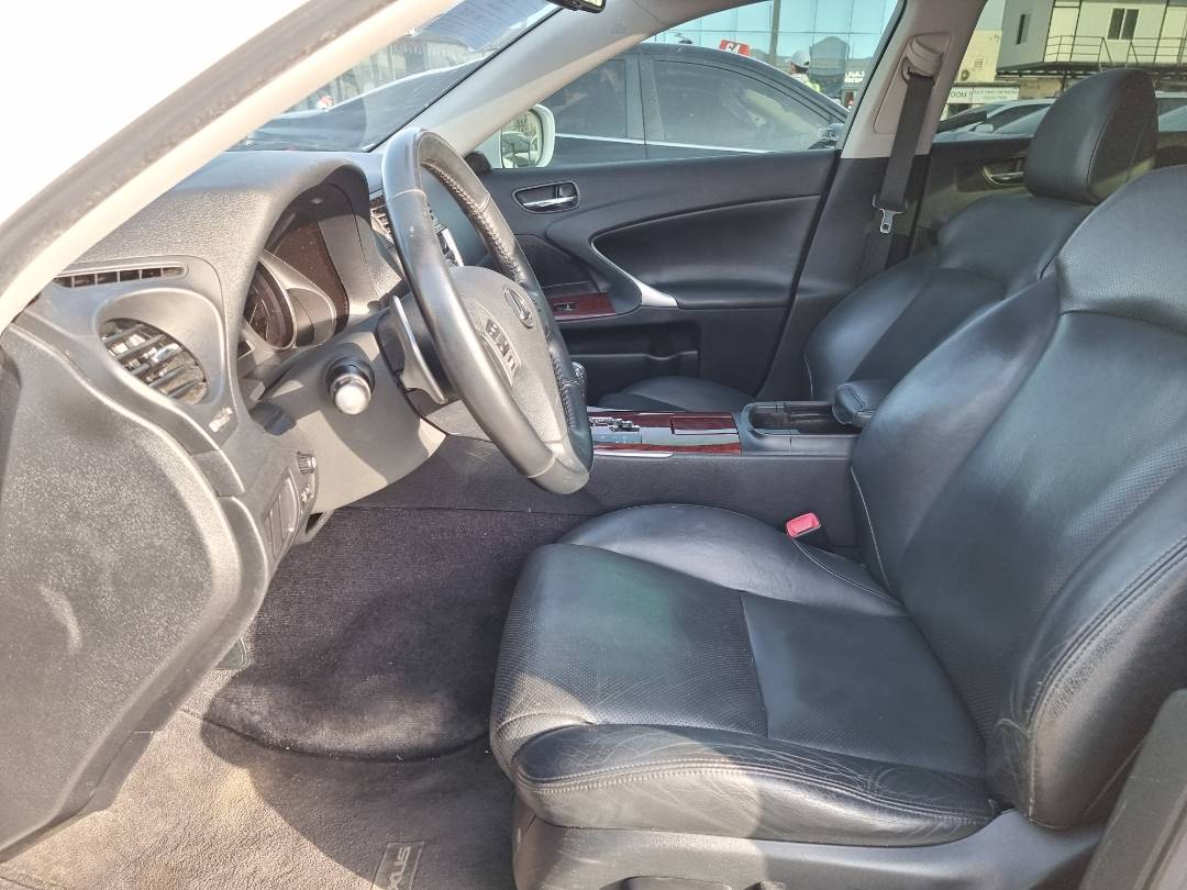 2006 LEXUS IS 250 — 267418 KM — Lot 006024 — Main - Marhaba Auctions Used Cars - Image 8