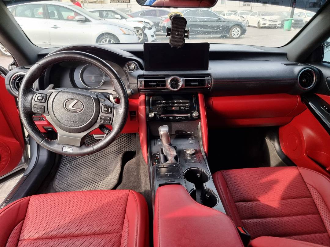 2022 LEXUS IS 300 — 55562 KM — Lot 50215 — Ind. 12 - Marhaba Auctions Used Cars - Image 8