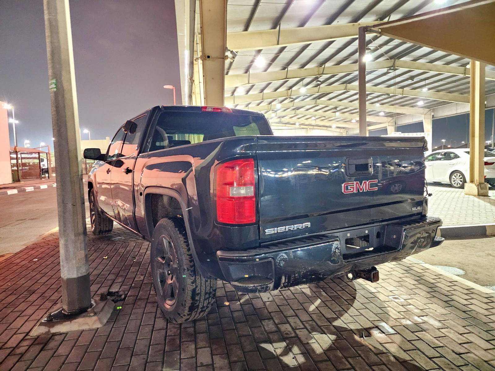 2017 GMC SIERRA — 217131 KM — Lot G499838 — Souq - Marhaba Auctions Used Cars - Image 5