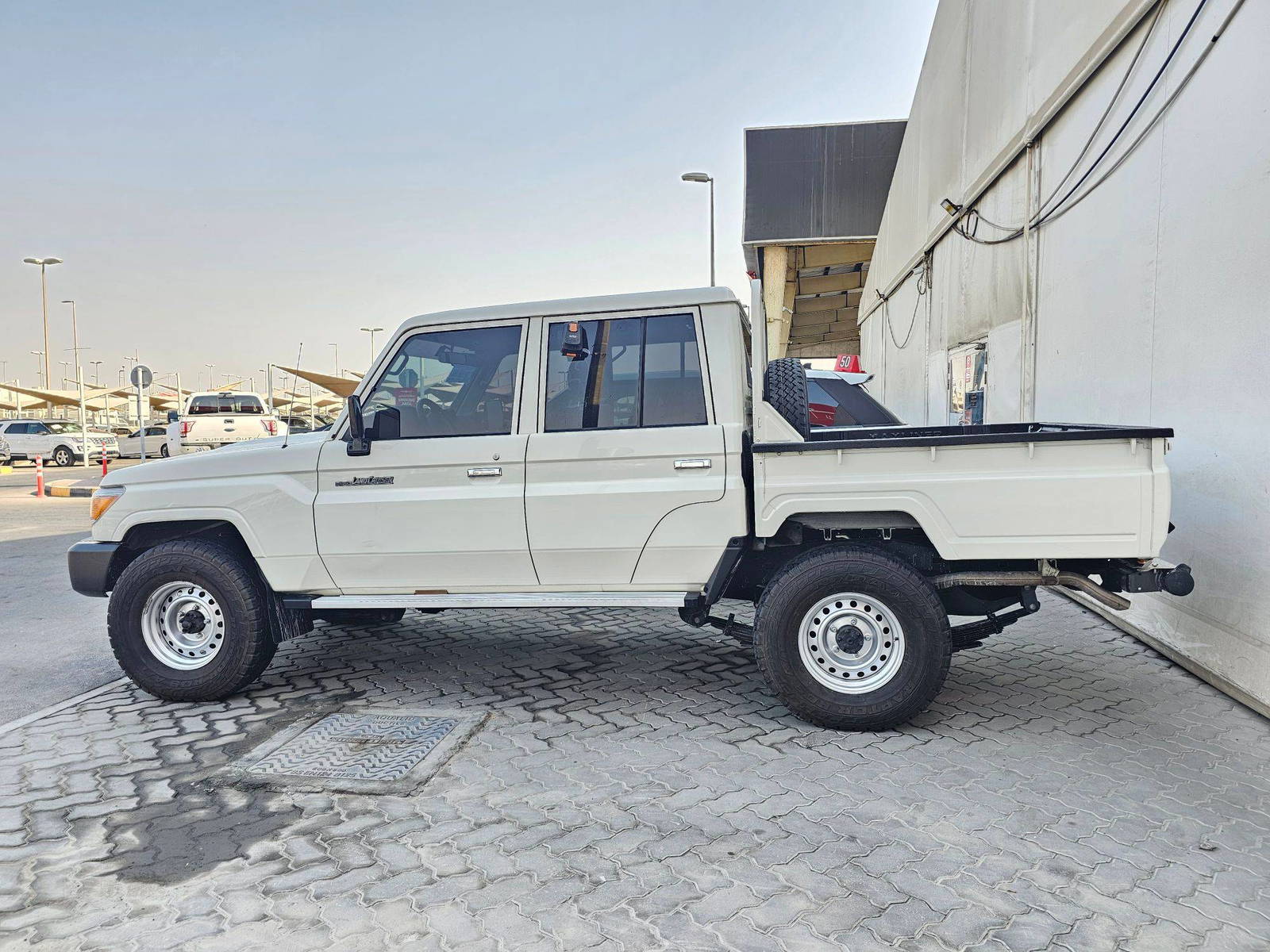 2022 TOYOTA LAND CRUISER PICK-UP — 24927 KM — Lot 043378 — Souq - Marhaba Auctions Used Cars - Image 5