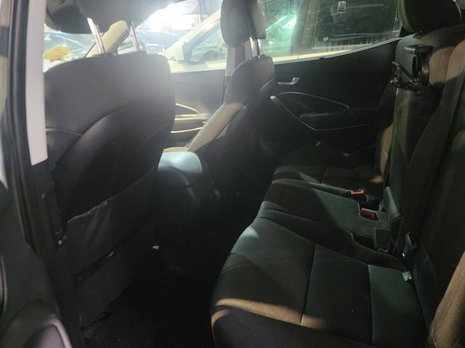 2017 HYUNDAI SANTA FE — 174619 KM — Lot HG443999 — Souq - Marhaba Auctions Used Cars - Image 9