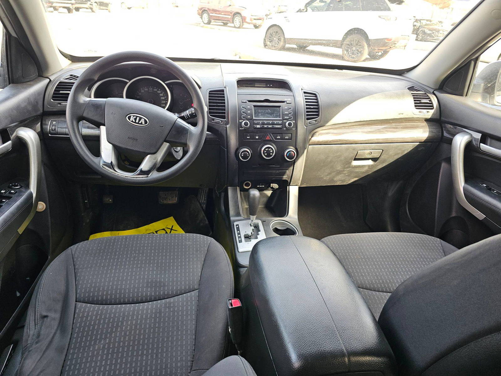 2012 KIA SORENTO — 290960 KM — Lot 5294084 — Souq - Marhaba Auctions Used Cars - Image 7