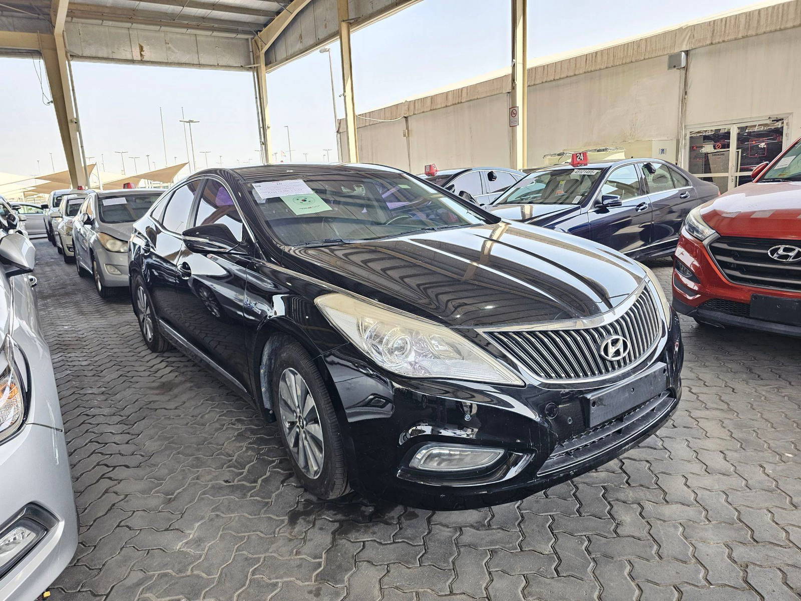 2015 HYUNDAI GRANDEUR — 317748 KM — Lot BFA008130 — Souq - Marhaba Auctions Used Cars - Image 4