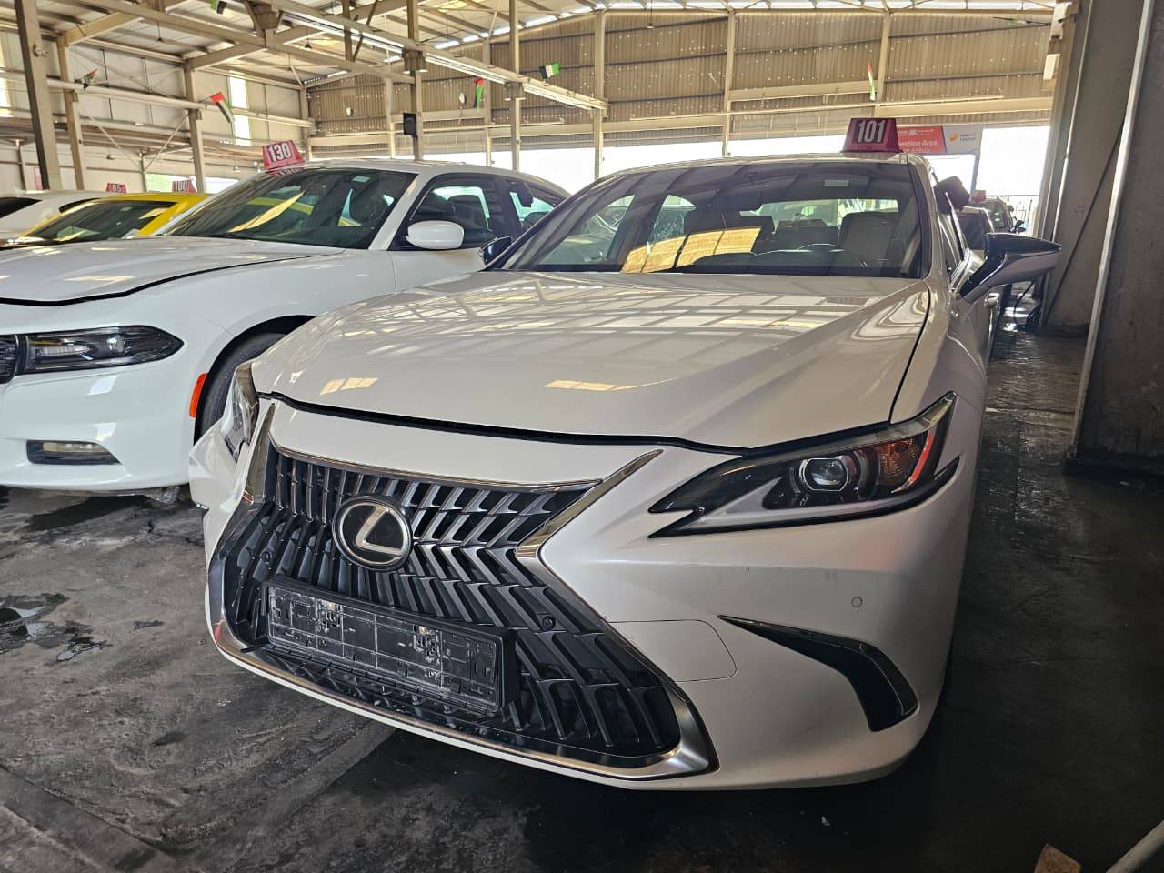 Lexus ES 300H 2023 view 2