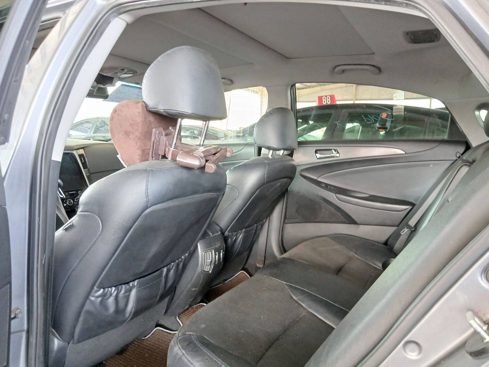 2012 HYUNDAI SONATA — 200434 KM — Lot 024067 — Souq - Marhaba Auctions Used Cars - Image 6