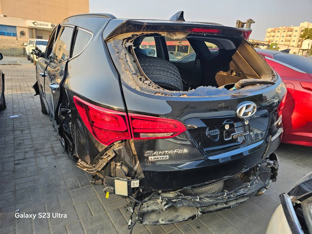 2017 HYUNDAI SANTA FE — 203240 KM — Lot 12313754X — Main - Marhaba Auctions Used Cars - Image 4