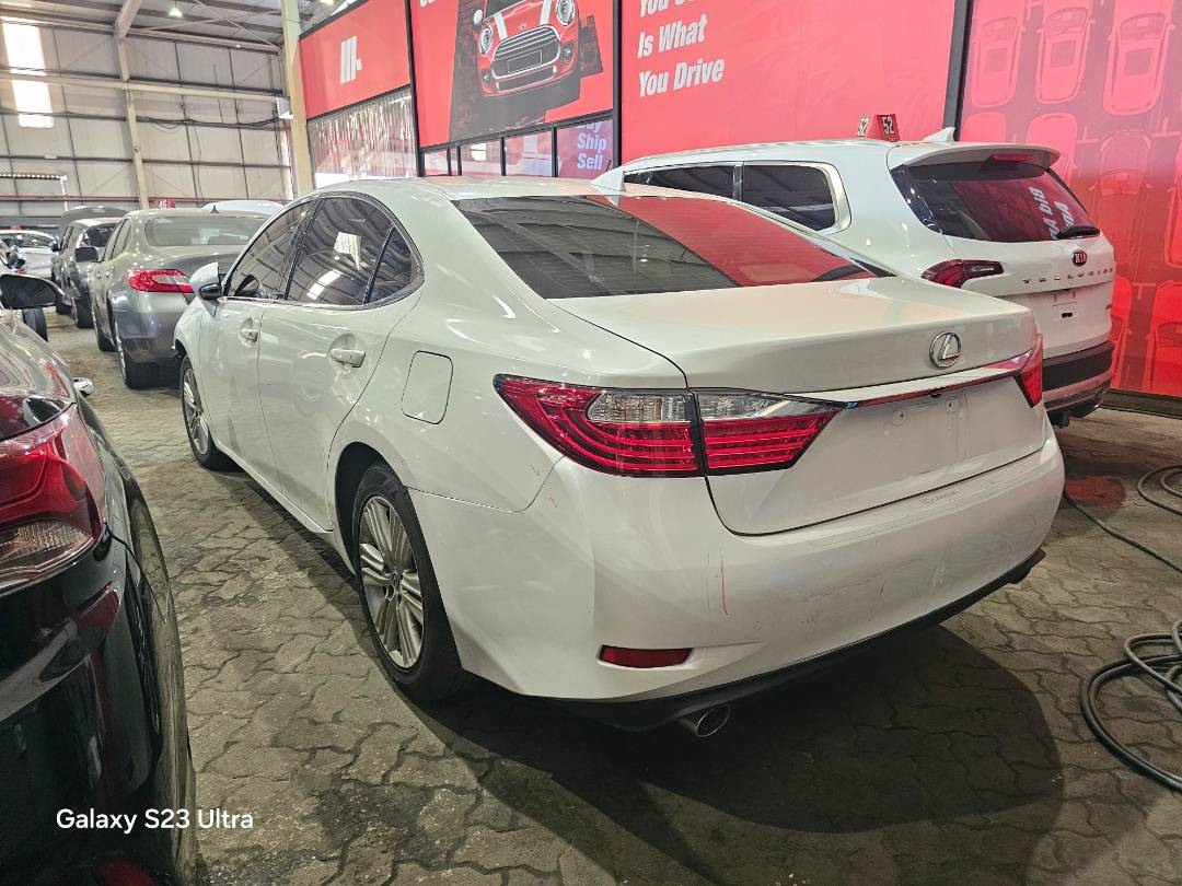 2015 LEXUS ES 350 — 80627 Miles — Lot 42848671 — Souq - Marhaba Auctions Used Cars - Image 3
