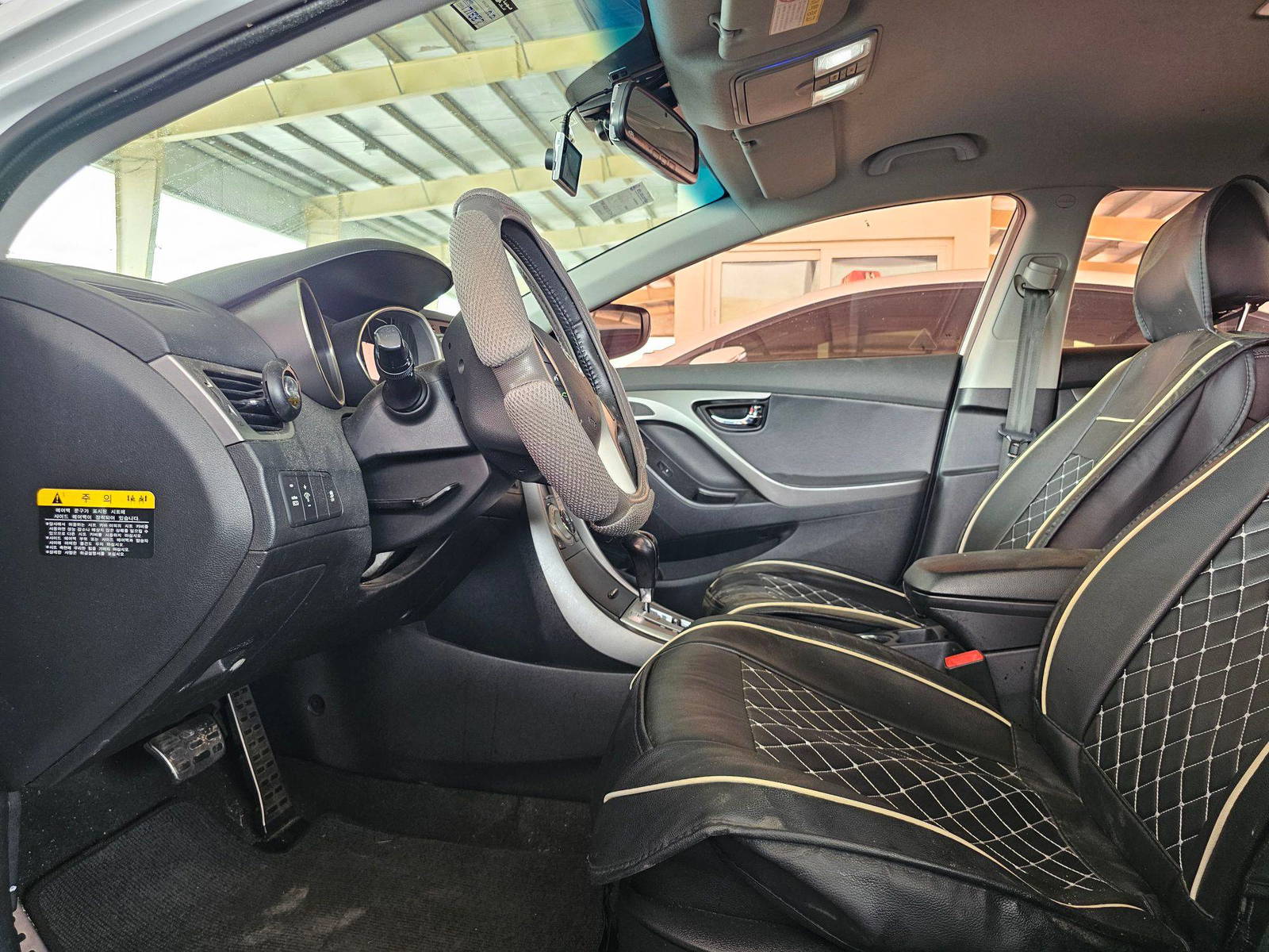 2011 HYUNDAI AVANTE — 171883 KM — Lot 006505 — Souq - Marhaba Auctions Used Cars - Image 8