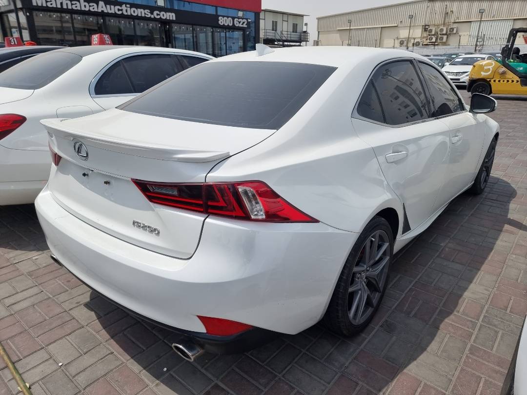 2014 LEXUS IS 250 — 174709 KM — Lot 215478 — Ind. 12 - Marhaba Auctions Used Cars - Image 5