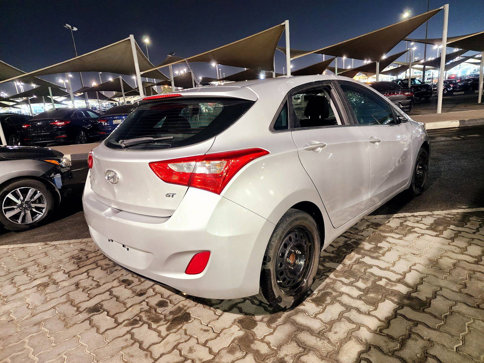 2017 HYUNDAI ELANTRA GT — 109922 Miles — Lot U364308 — Souq - Marhaba Auctions Used Cars - Image 3