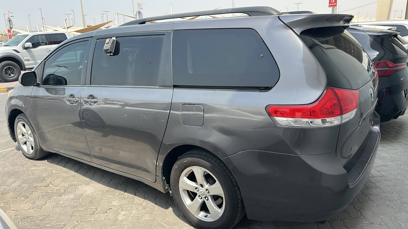 2011 TOYOTA SIENNA — 275215 Miles — Lot C0BS172439 — Souq - Marhaba Auctions Used Cars - Image 6