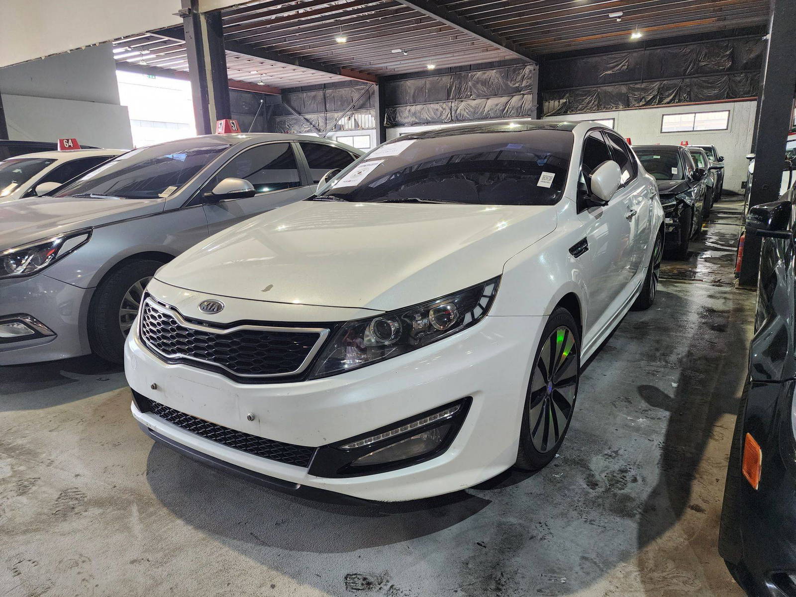 2011 KIA K5 — 195902 KM — Lot 058630 — Al Quoz - Marhaba Auctions Used Cars - Image 4
