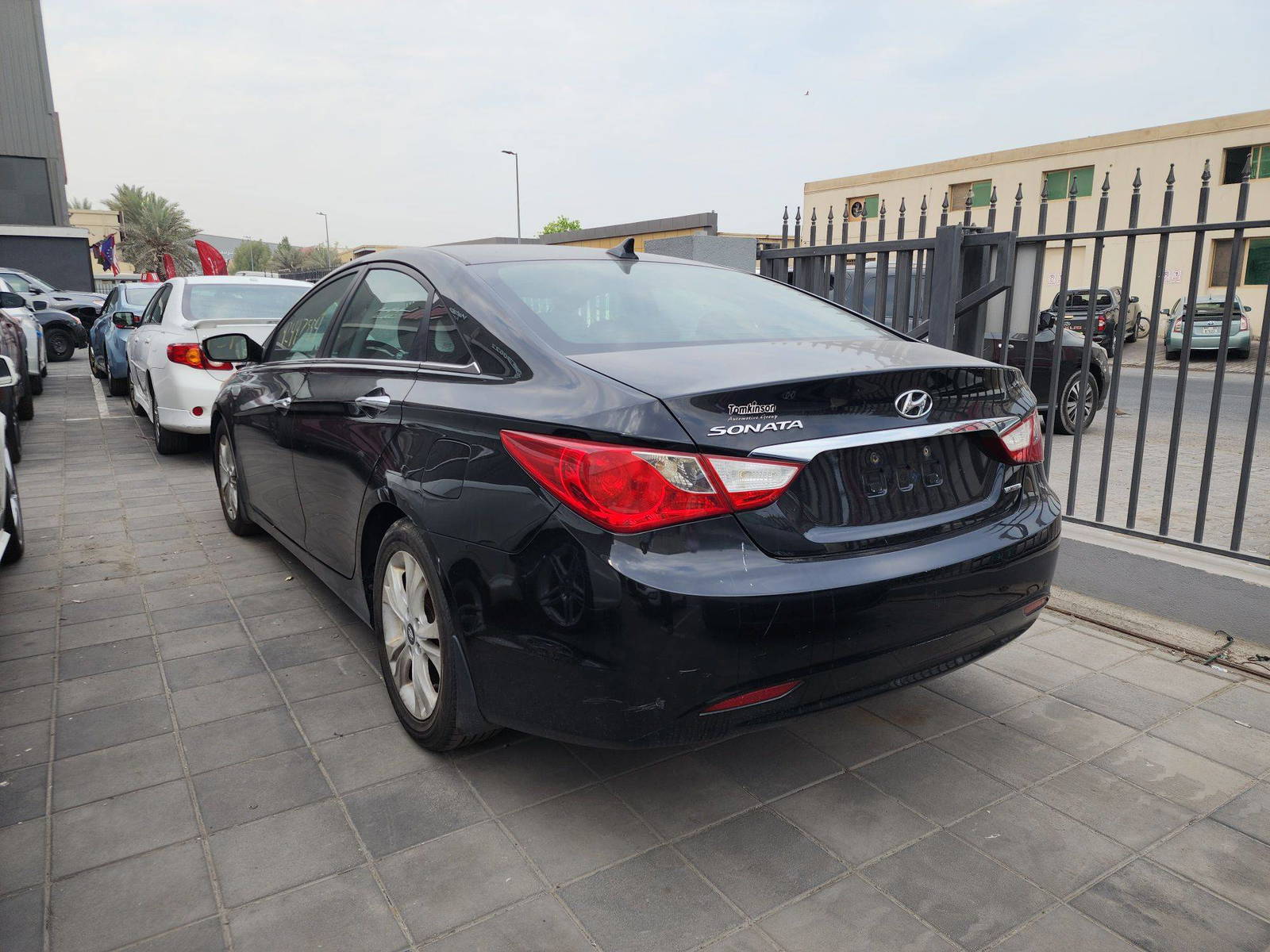 2011 HYUNDAI SONATA — 227486 Miles — Lot H144077 — Al Quoz - Marhaba Auctions Used Cars - Image 3