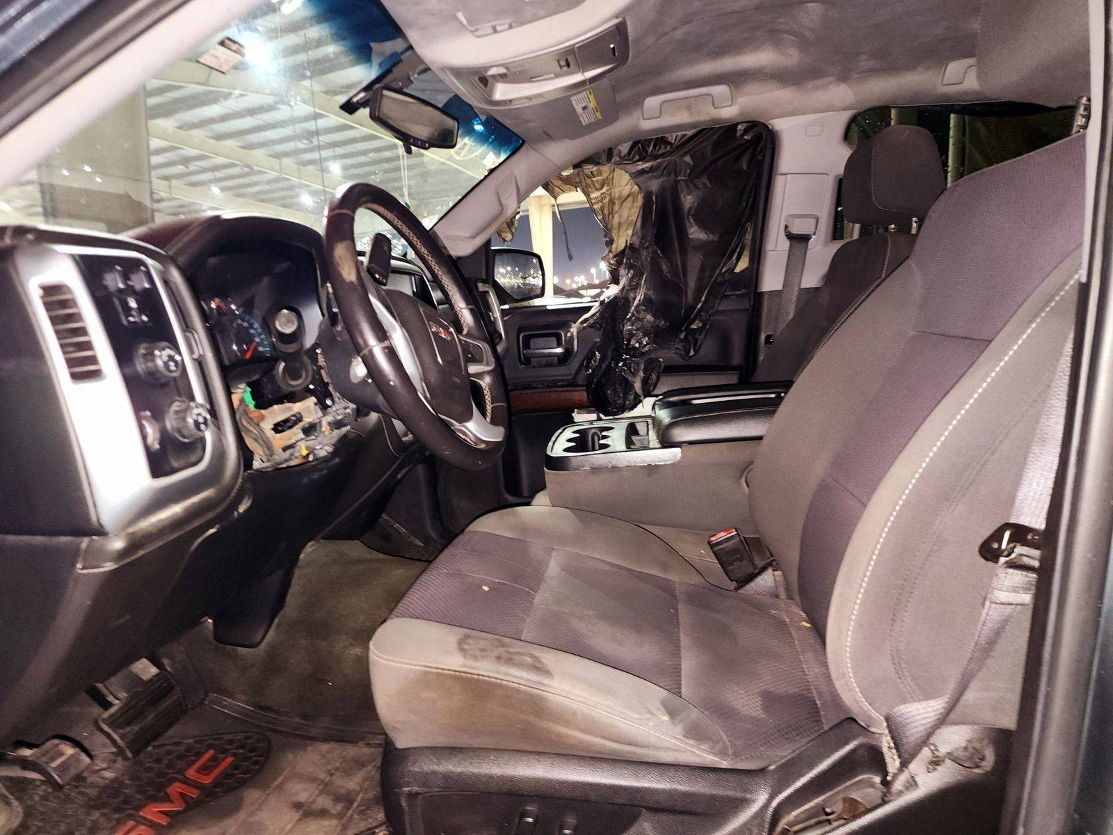 2017 GMC SIERRA — 217131 KM — Lot G499838 — Souq - Marhaba Auctions Used Cars - Image 8