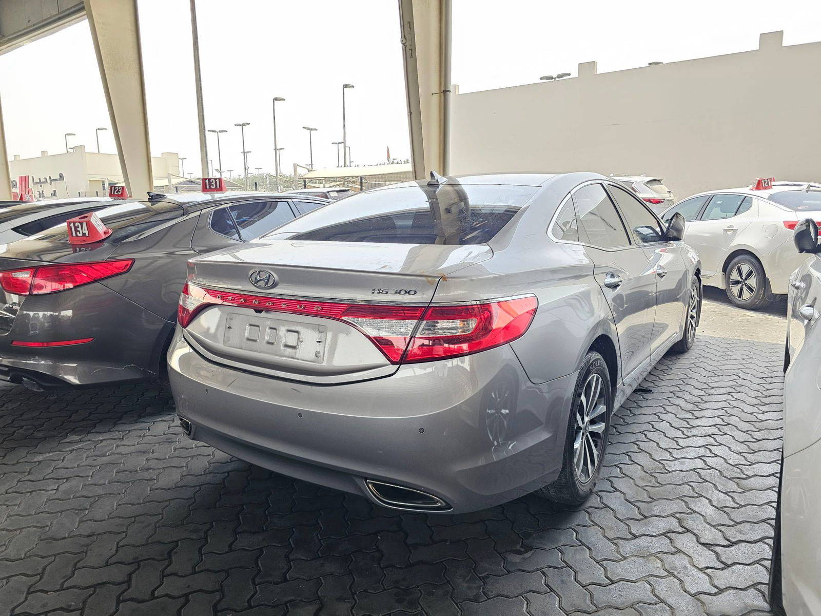 2011 HYUNDAI GRANDEUR — 121904 KM — Lot 081458 — Souq - Marhaba Auctions Used Cars - Image 3