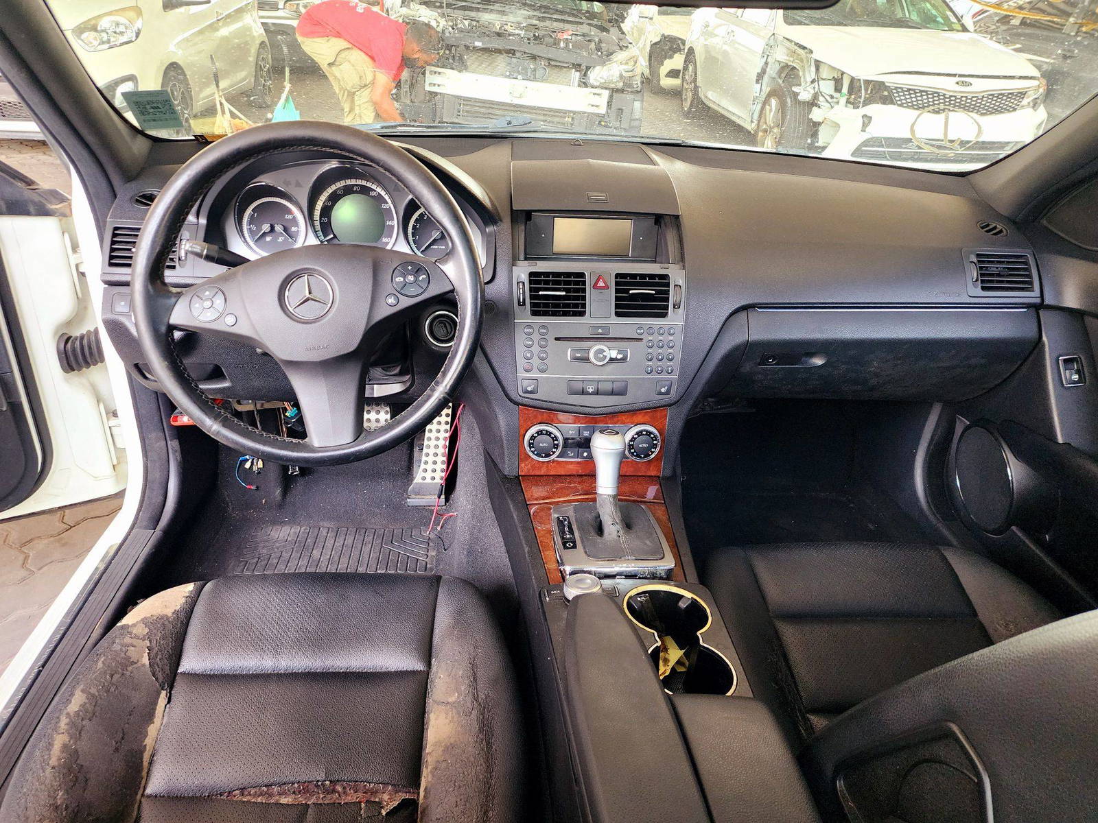 2011 MERCEDES BENZ C300 — 158408 Miles — Lot 42182975 — Souq - Marhaba Auctions Used Cars - Image 7