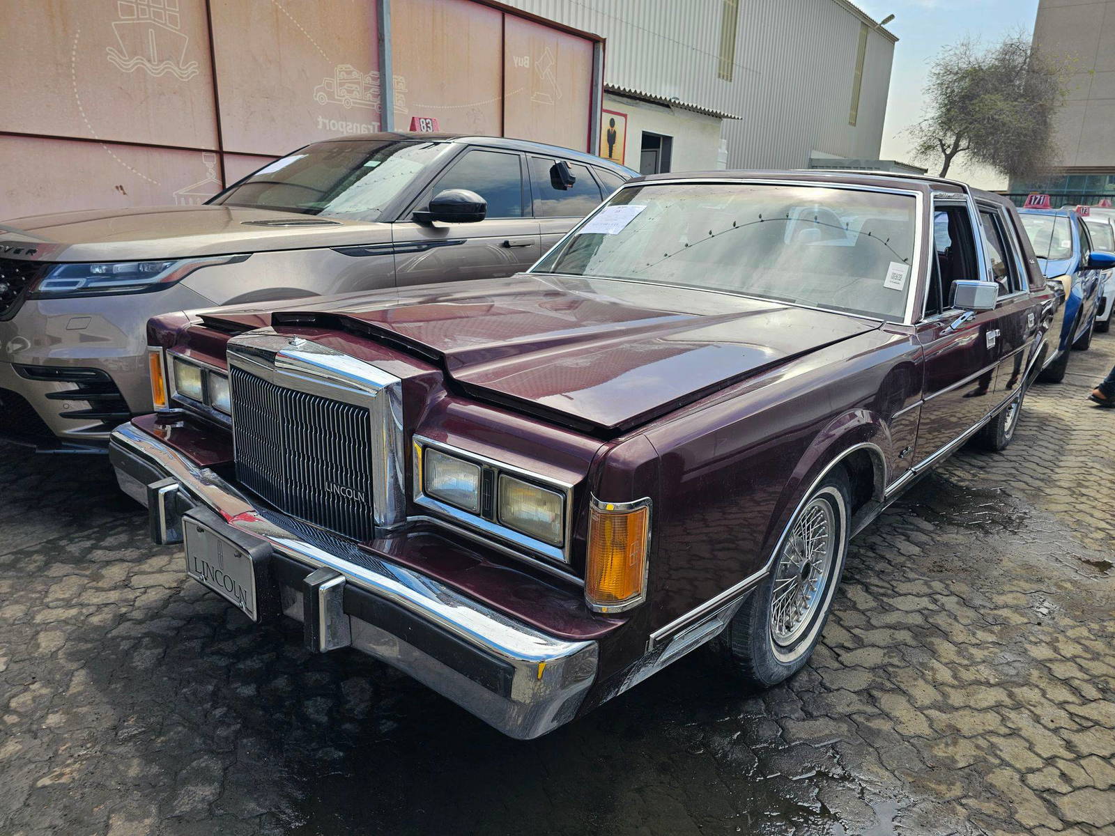 LINCOLN TOWN 1988 - Marhaba Auction Used Cars - Image 4