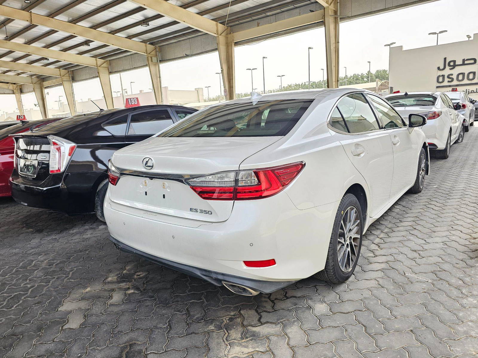 2016 LEXUS ES 350 — 177132 KM — Lot 5G2229105 — Souq - Marhaba Auctions Used Cars - Image 3